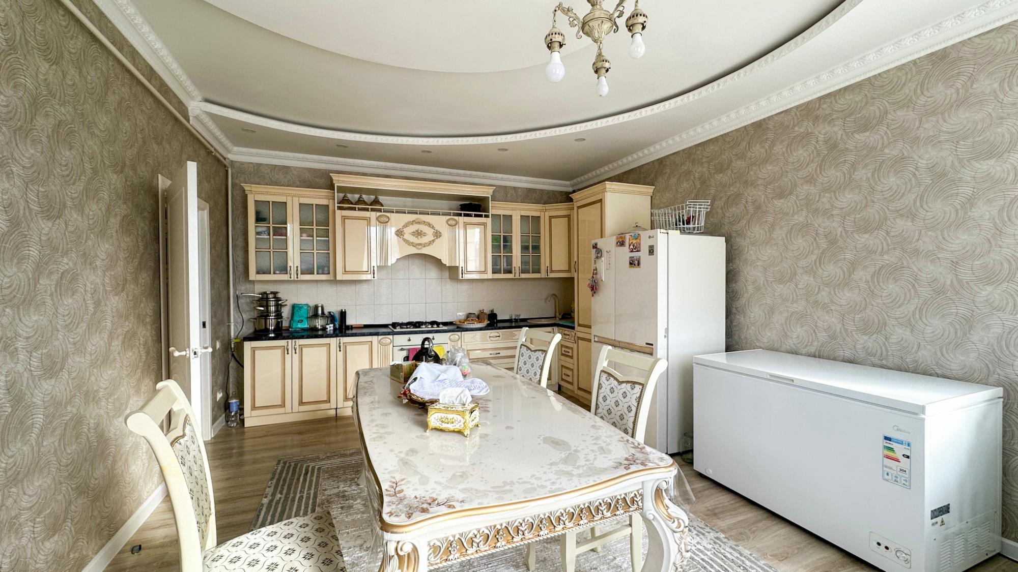 5-комнантный квартира, 180.0 м²,Жастар за 64 000 000