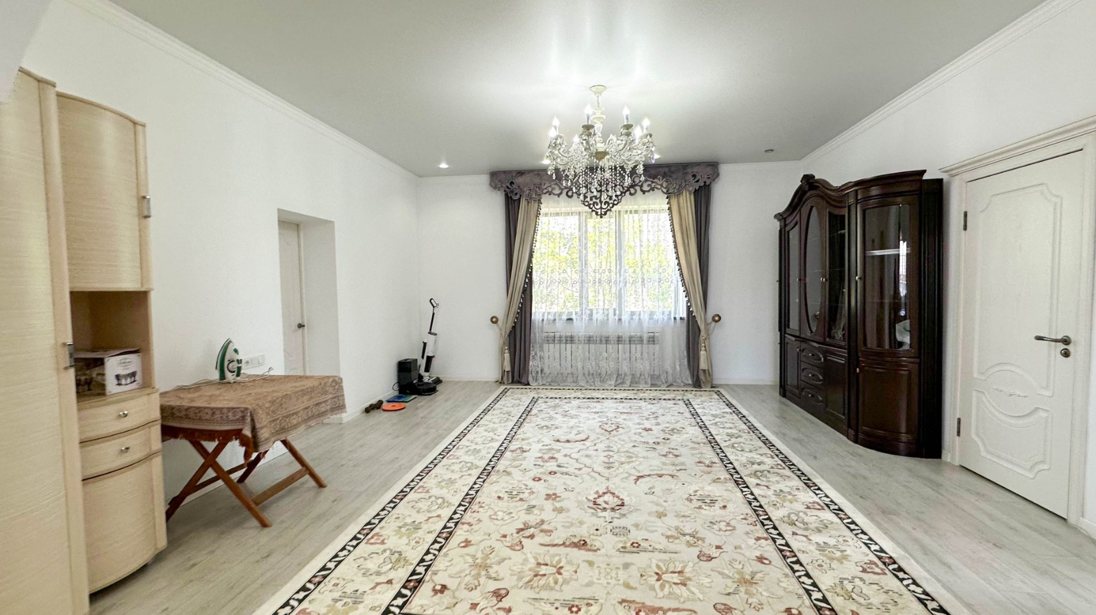 5-комнантный квартира, 197.0 м²,Айманова за 48 000 000