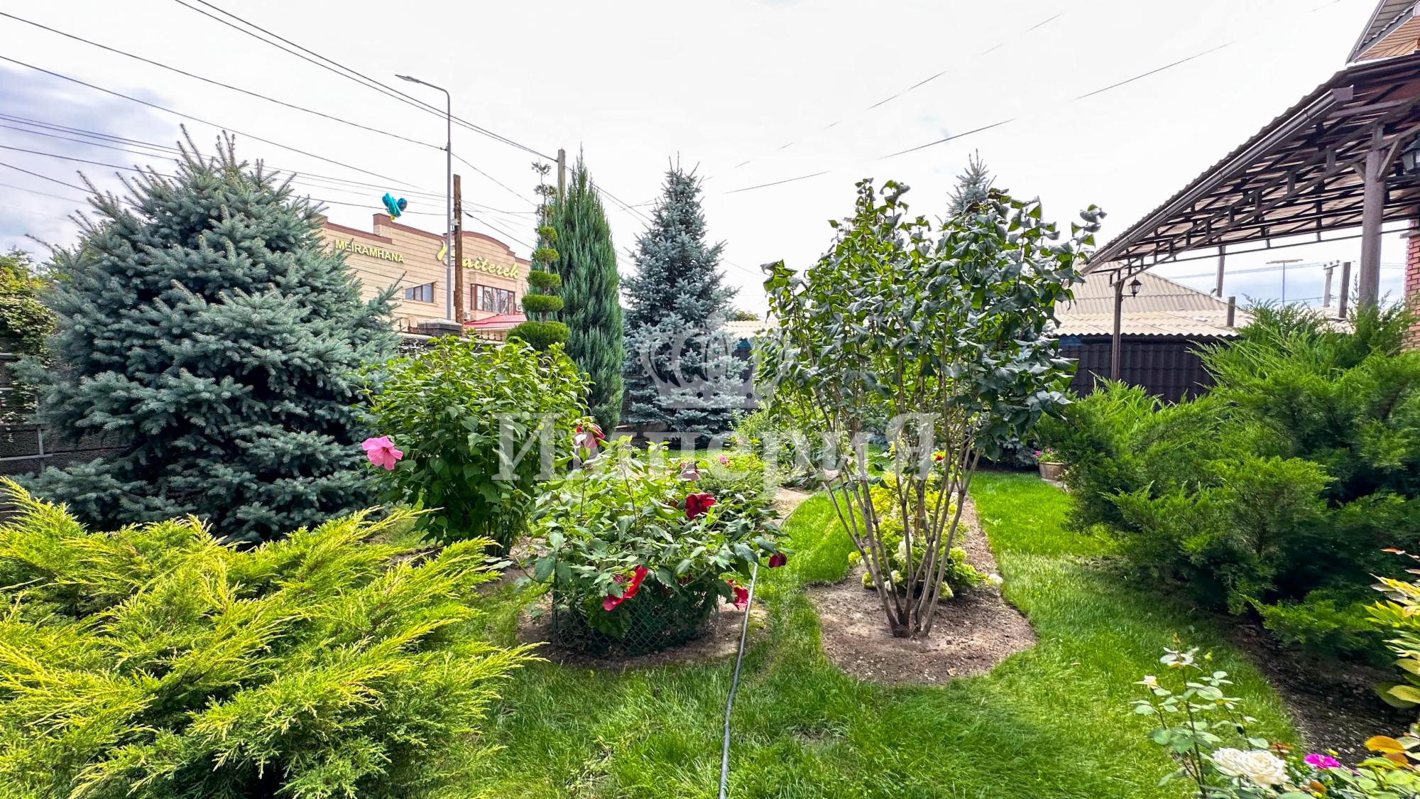 6-комнантный квартира, 300.0 м²,Гали Орманова за 150 000 000