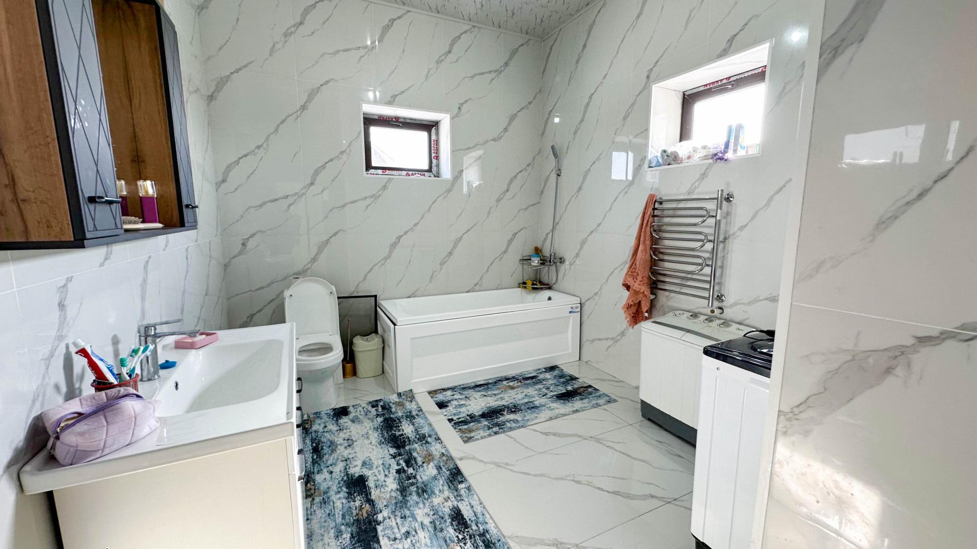 6-комнантный квартира, 200.8 м²,Еркин за 51 000 000