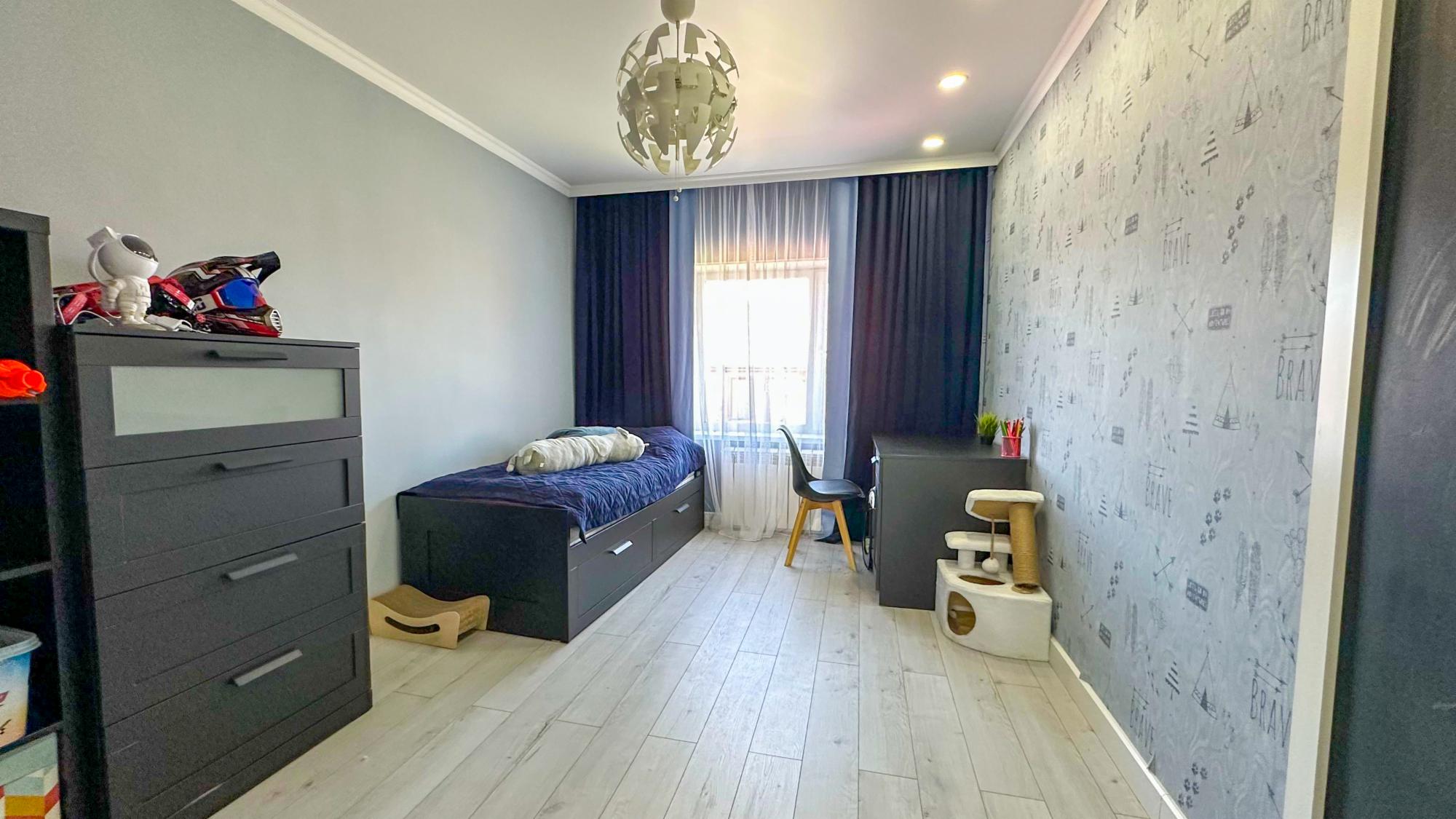 5-комнантный квартира, 238.0 м²,Калиева за 79 000 000