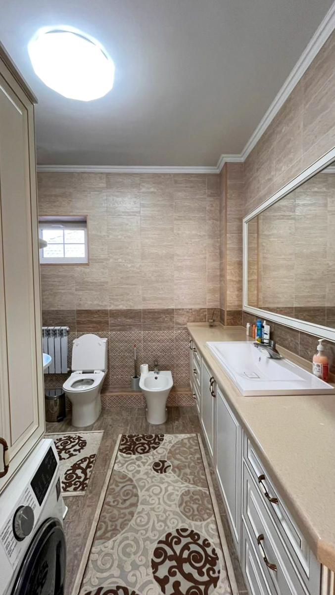 6-комнантный квартира, 300.0 м²,Базарбаева за 130 000 000