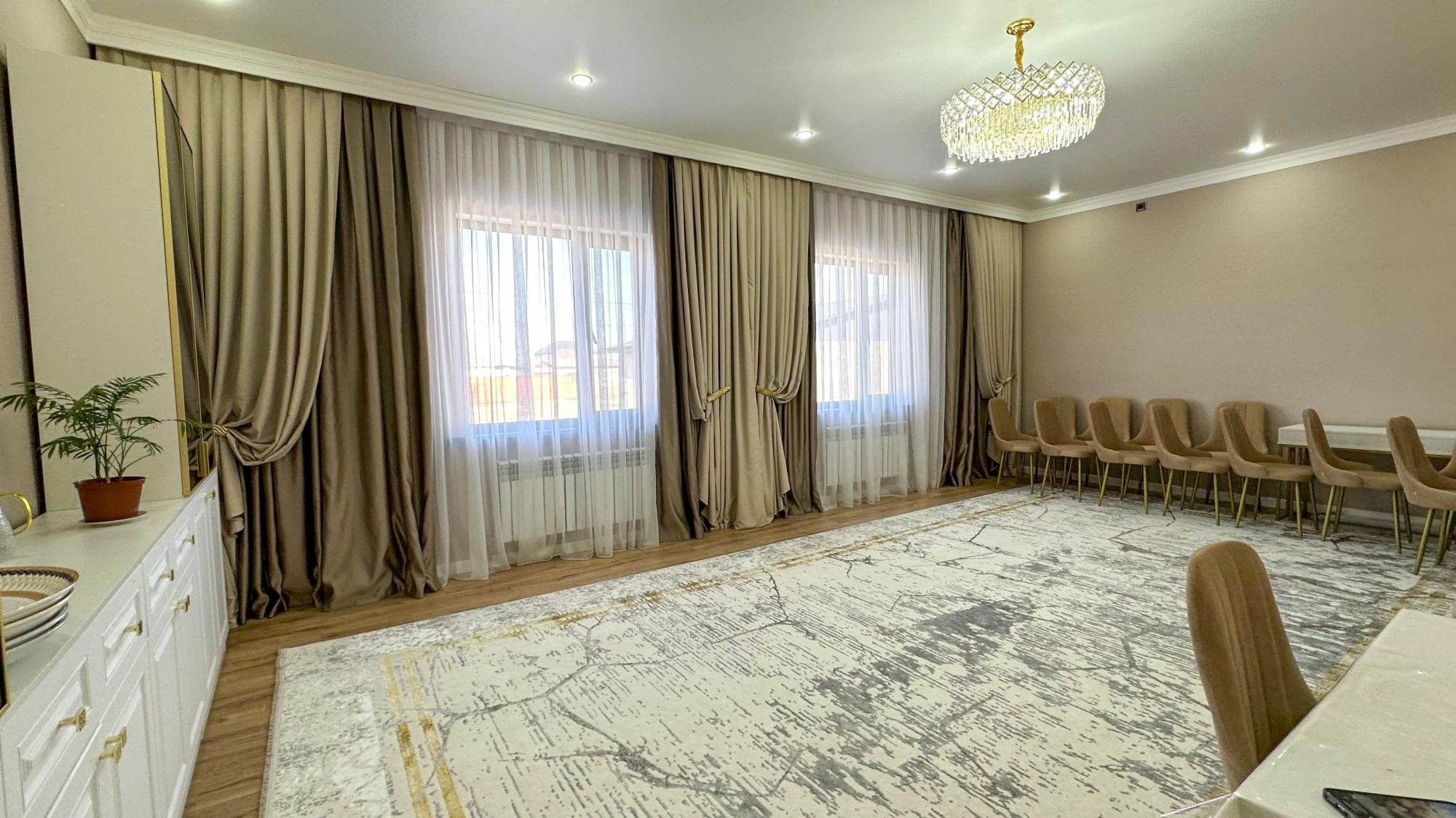 6-комнантный квартира, 200.0 м²,Байтурсынова за 57 000 000