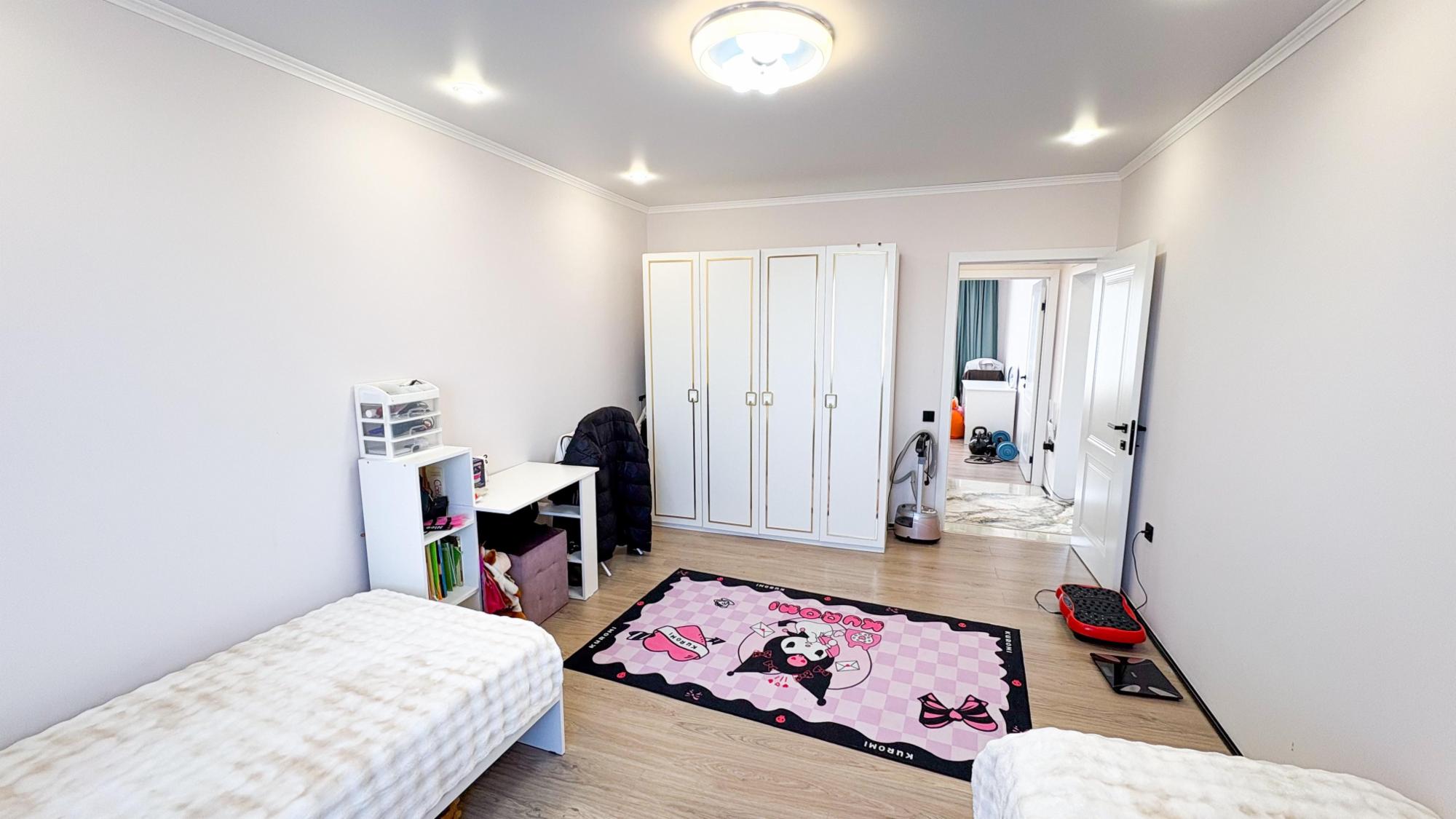 4-комнантная квартира, 92.0 м²,3 мкр за 32 000 000