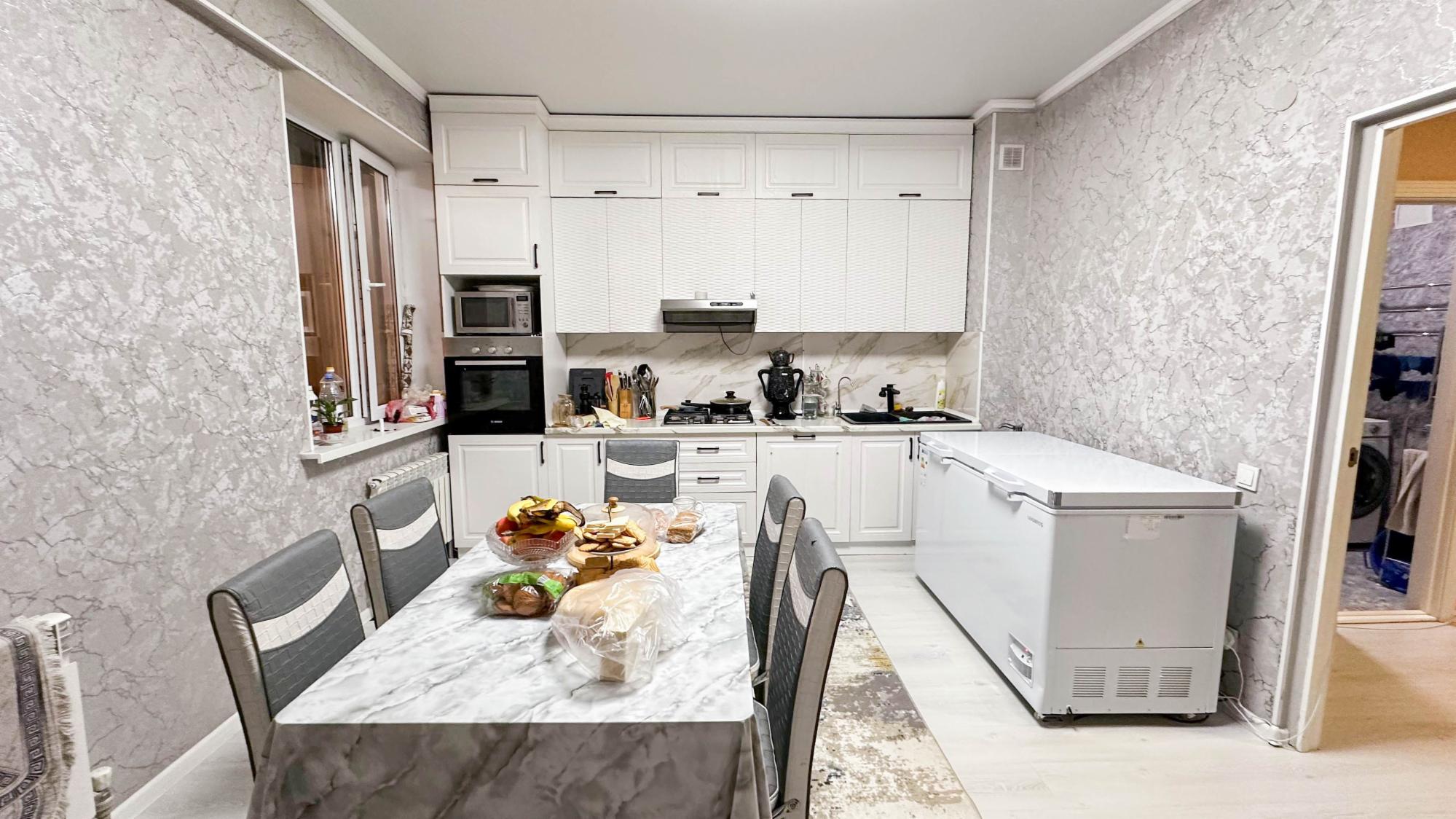 4-комнантная квартира, 130.0 м²,5 мкр за 45 000 000