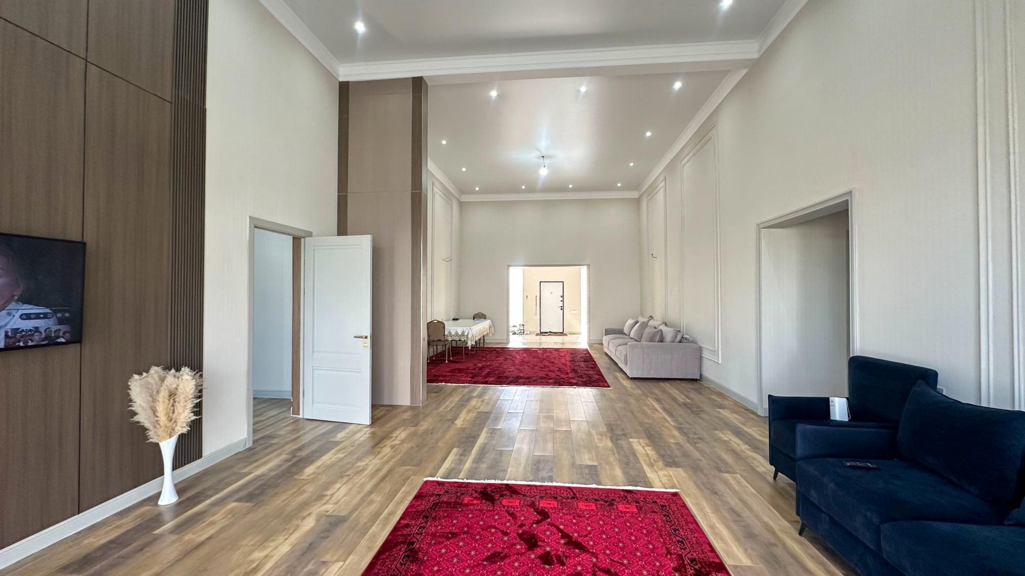 4-комнантный квартира, 227.0 м²,Базарбаева за 75 000 000