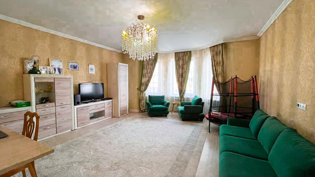 6-комнантный квартира, 300.0 м²,Базарбаева за 130 000 000