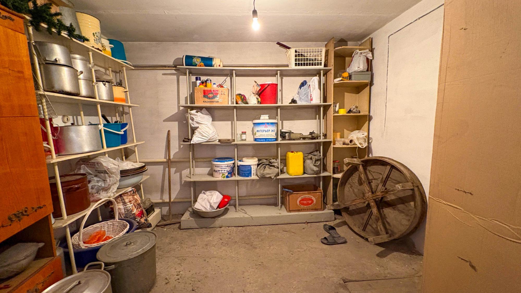 4-комнантный квартира, 200.0 м²,Тыныбаева за 45 000 000