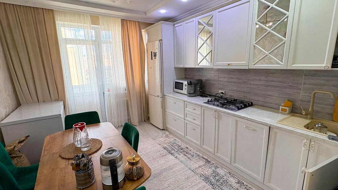 3-комнантная квартира, 90.0 м²,Базарбаева за 42 000 000