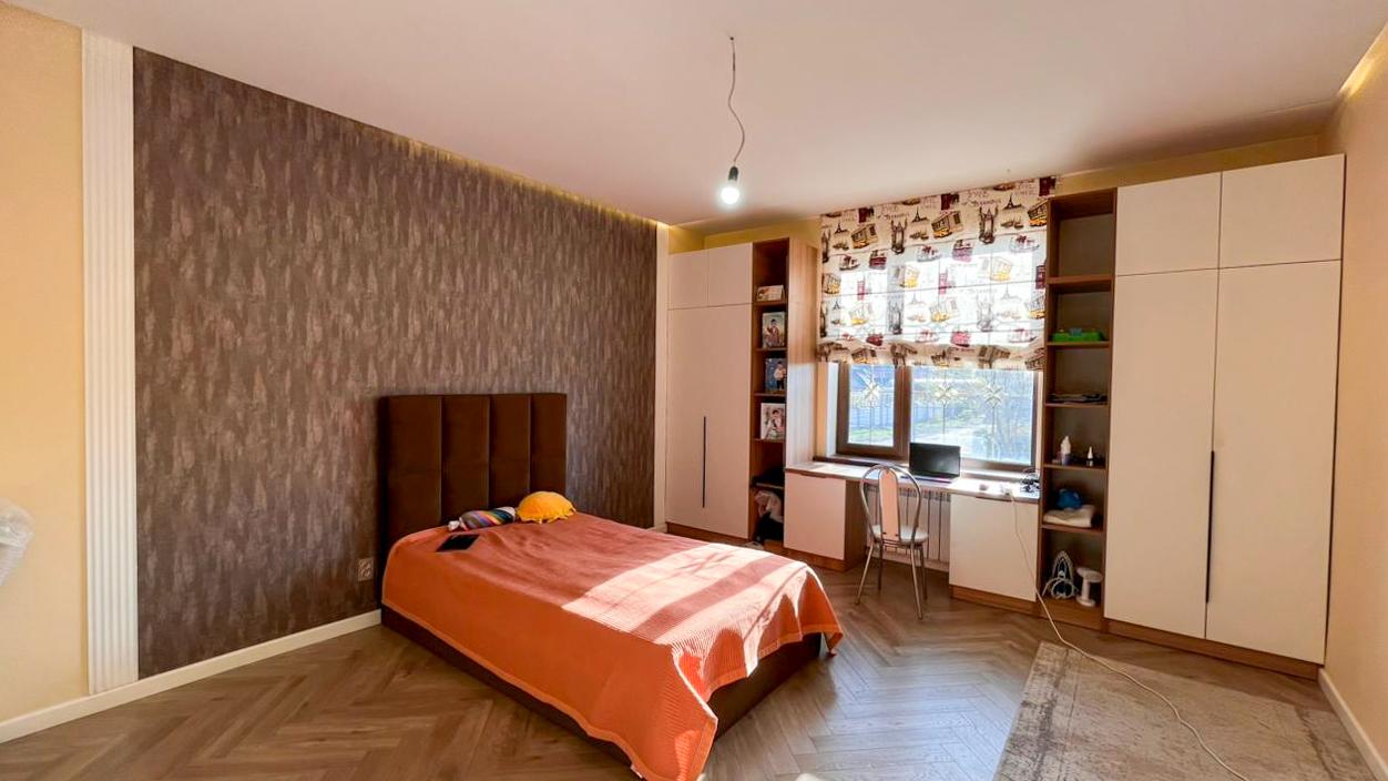 6-комнантный квартира, 236.0 м²,Ак бастау за 120 000 000