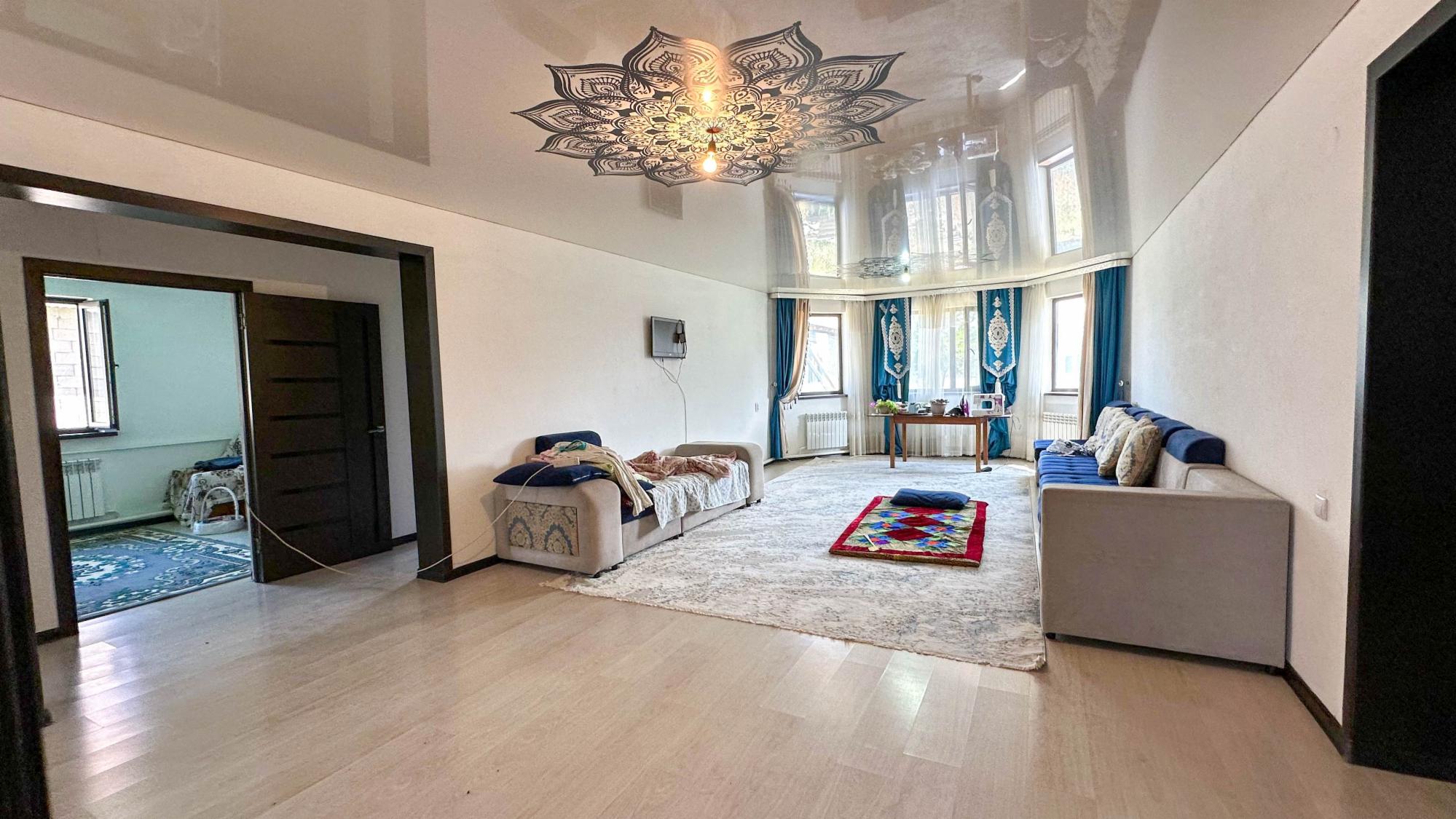 5-комнантный квартира, 165.0 м²,Жексыгельдинова за 35 000 000