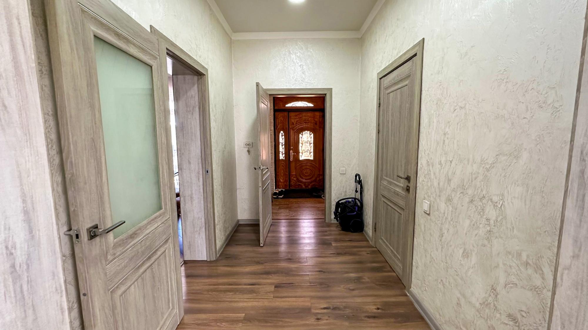 8-комнантный квартира, 300.0 м²,Каратальская за 110 000 000