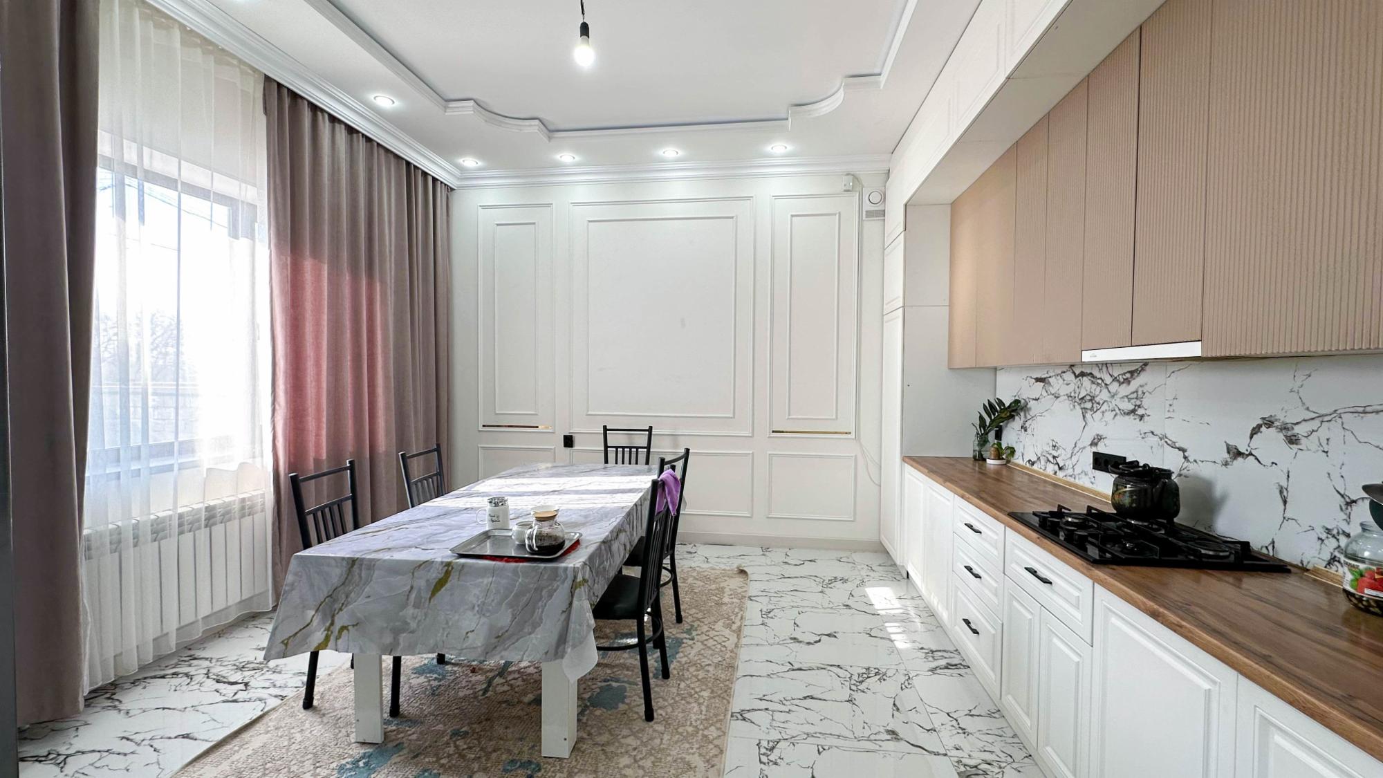 6-комнантный квартира, 200.8 м²,Еркин за 51 000 000