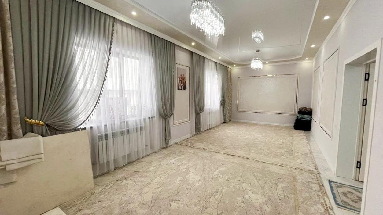 5-комнантный квартира, 174.0 м²,Кожамиярова за 45 000 000