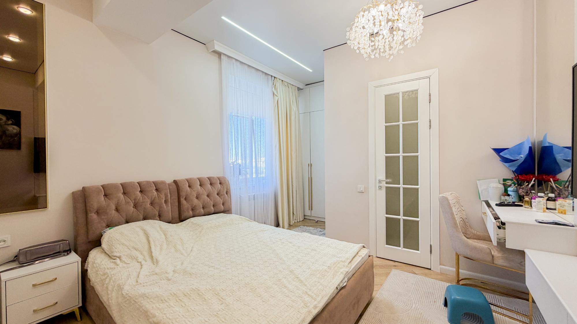 4-комнантная квартира, 120.0 м²,Алдабергенова за 65 000 000