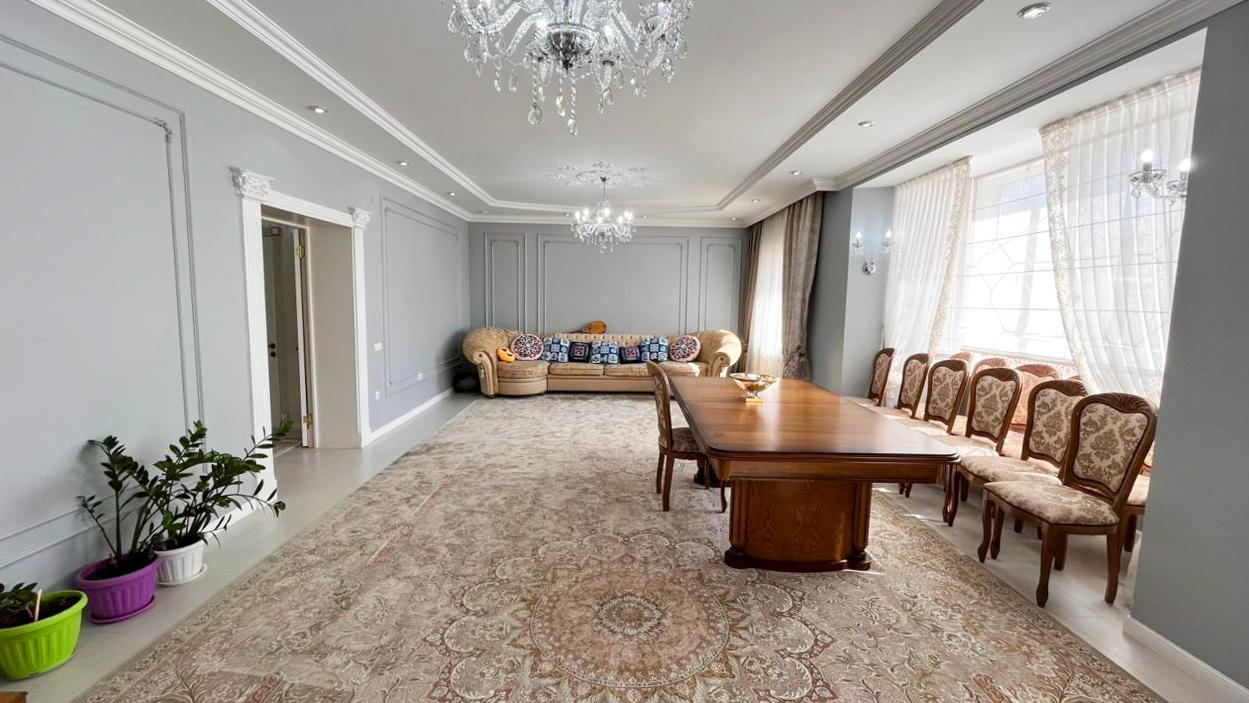 5-комнантный квартира, 185.0 м²,Кабанбай Батыра за 60 000 000