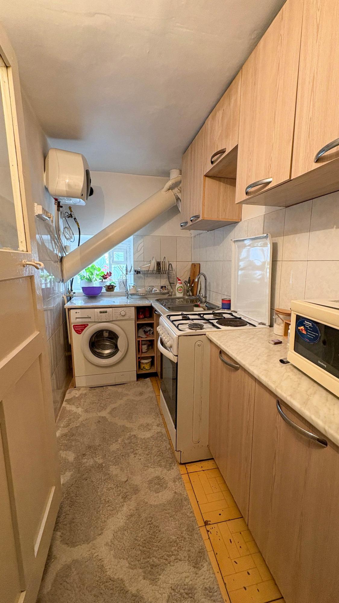 4-комнантный квартира, 200.0 м²,Тыныбаева за 45 000 000