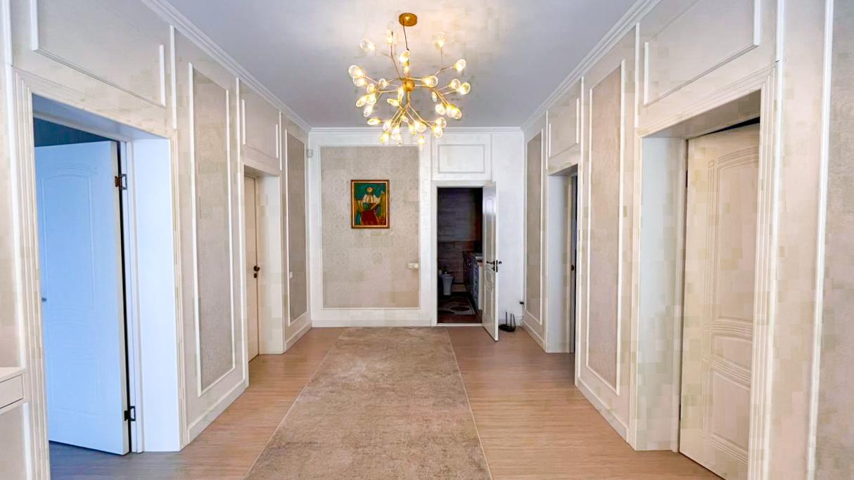 6-комнантный квартира, 300.0 м²,Базарбаева за 130 000 000