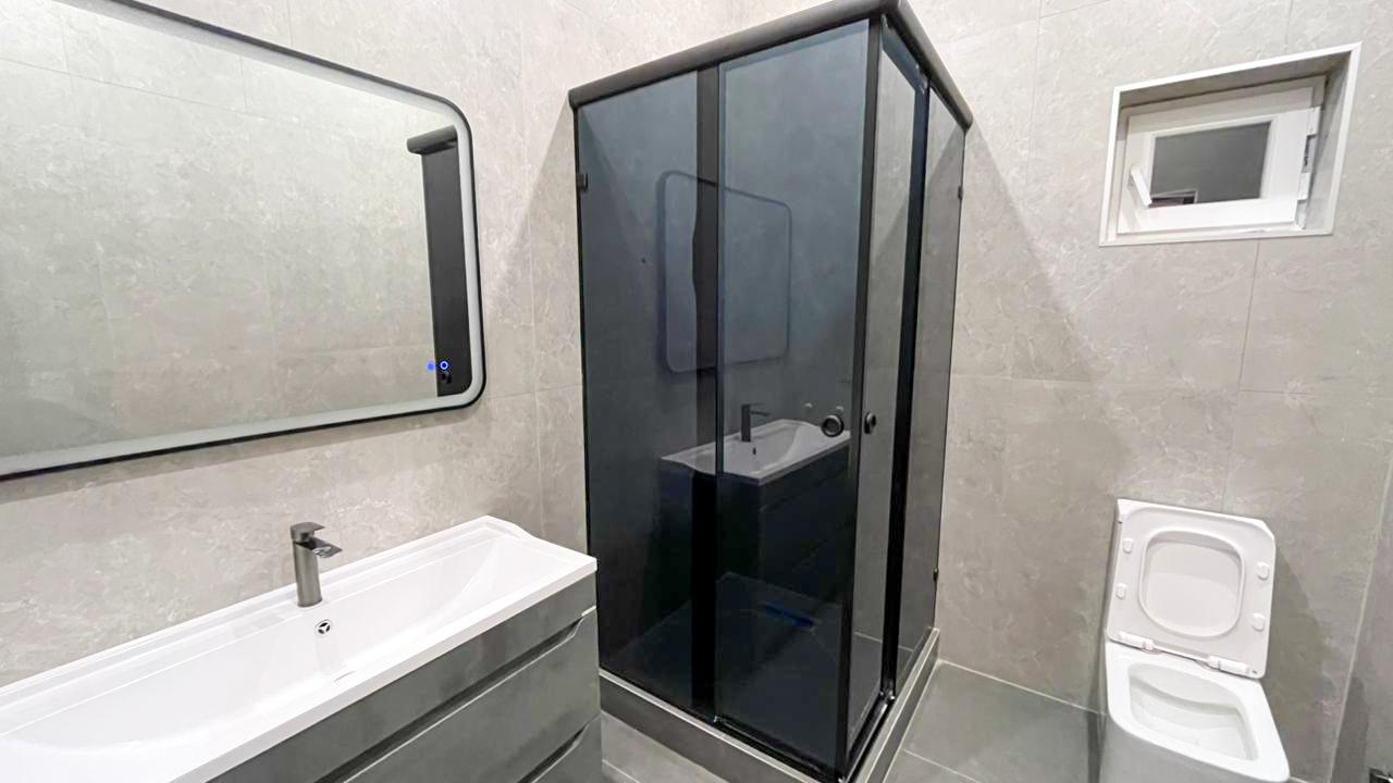 4-комнантный квартира, 200.0 м²,Абая за 69 000 000