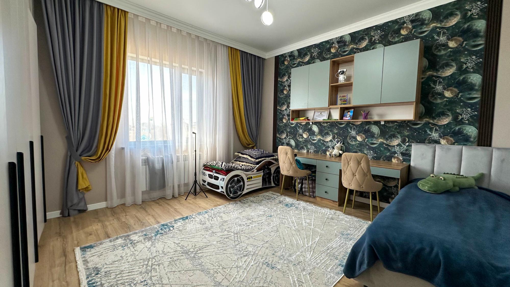 6-комнантный квартира, 200.0 м²,Байтурсынова за 57 000 000