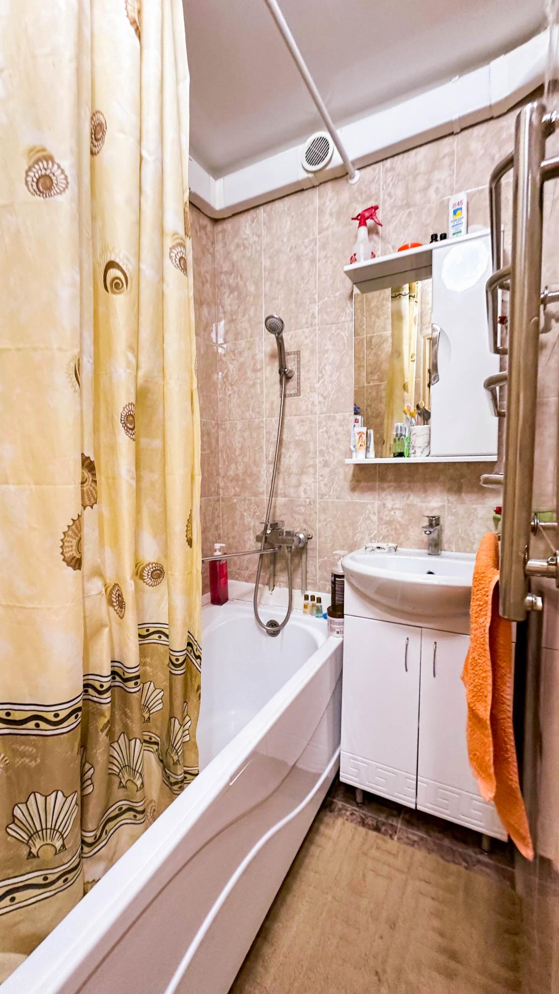 4-комнантная квартира, 74.5 м²,Назарбаева за 24 500 000