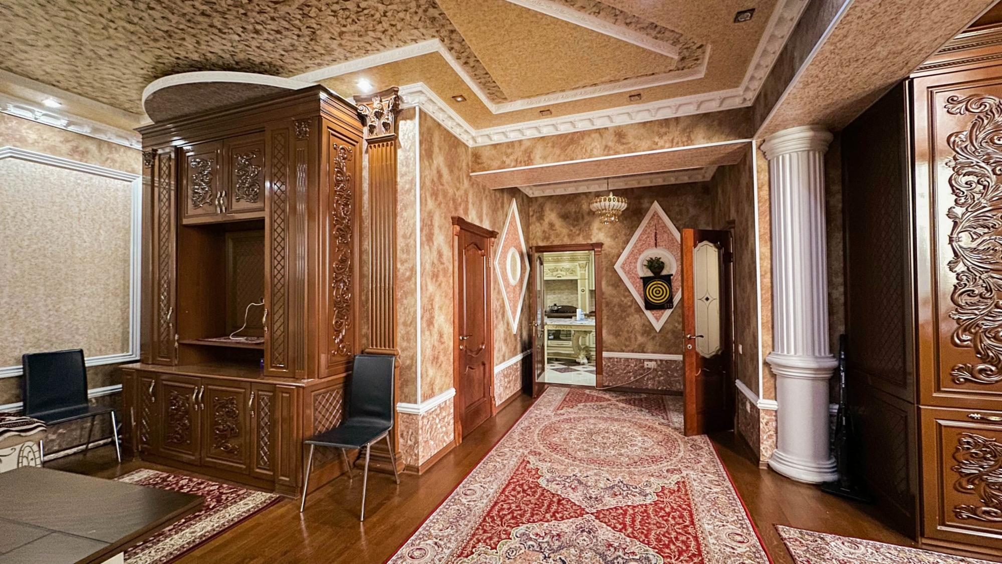 6-комнантный квартира, 250.0 м²,Толебаева за 130 000 000