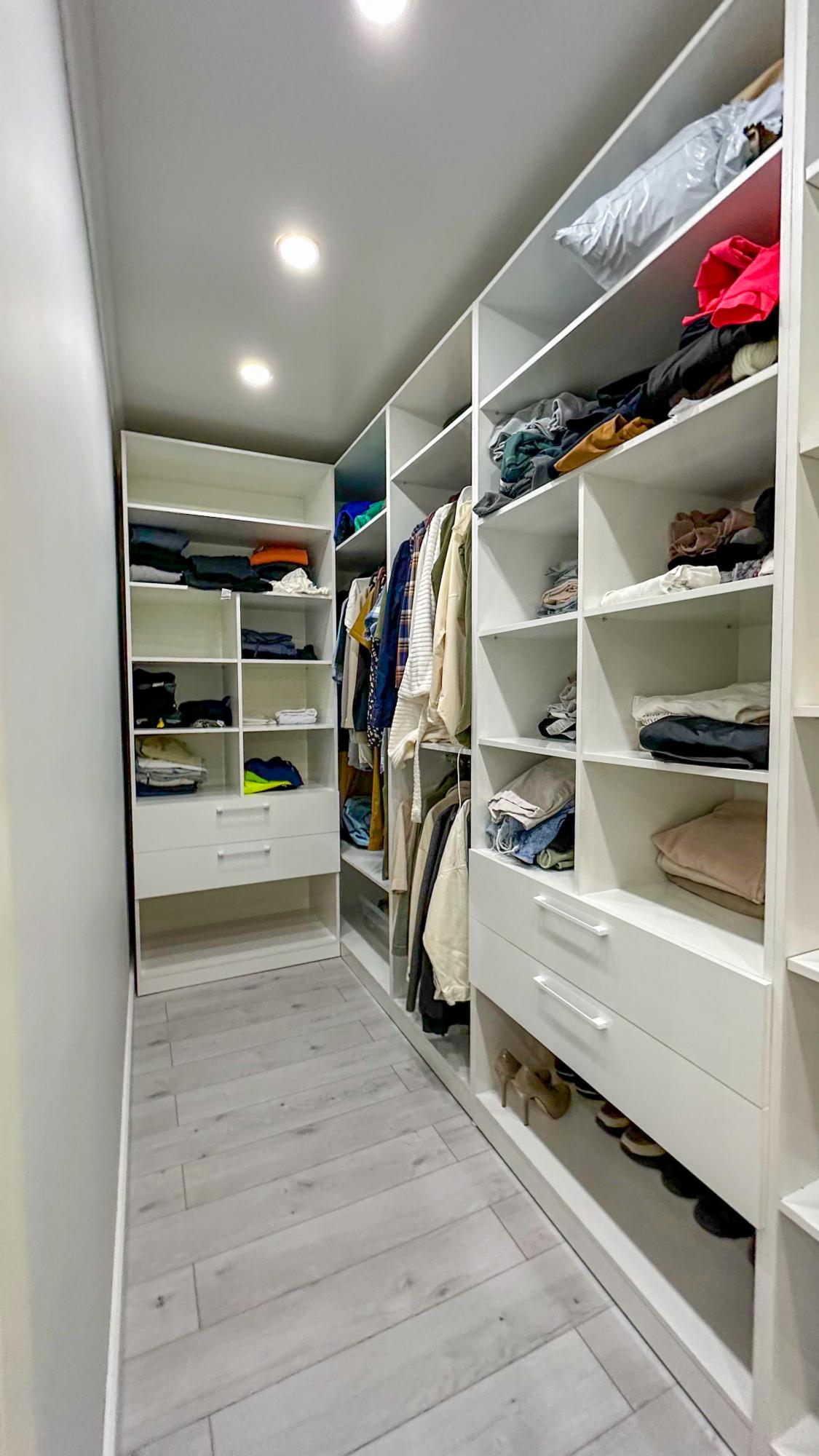 5-комнантный квартира, 238.0 м²,Калиева за 79 000 000