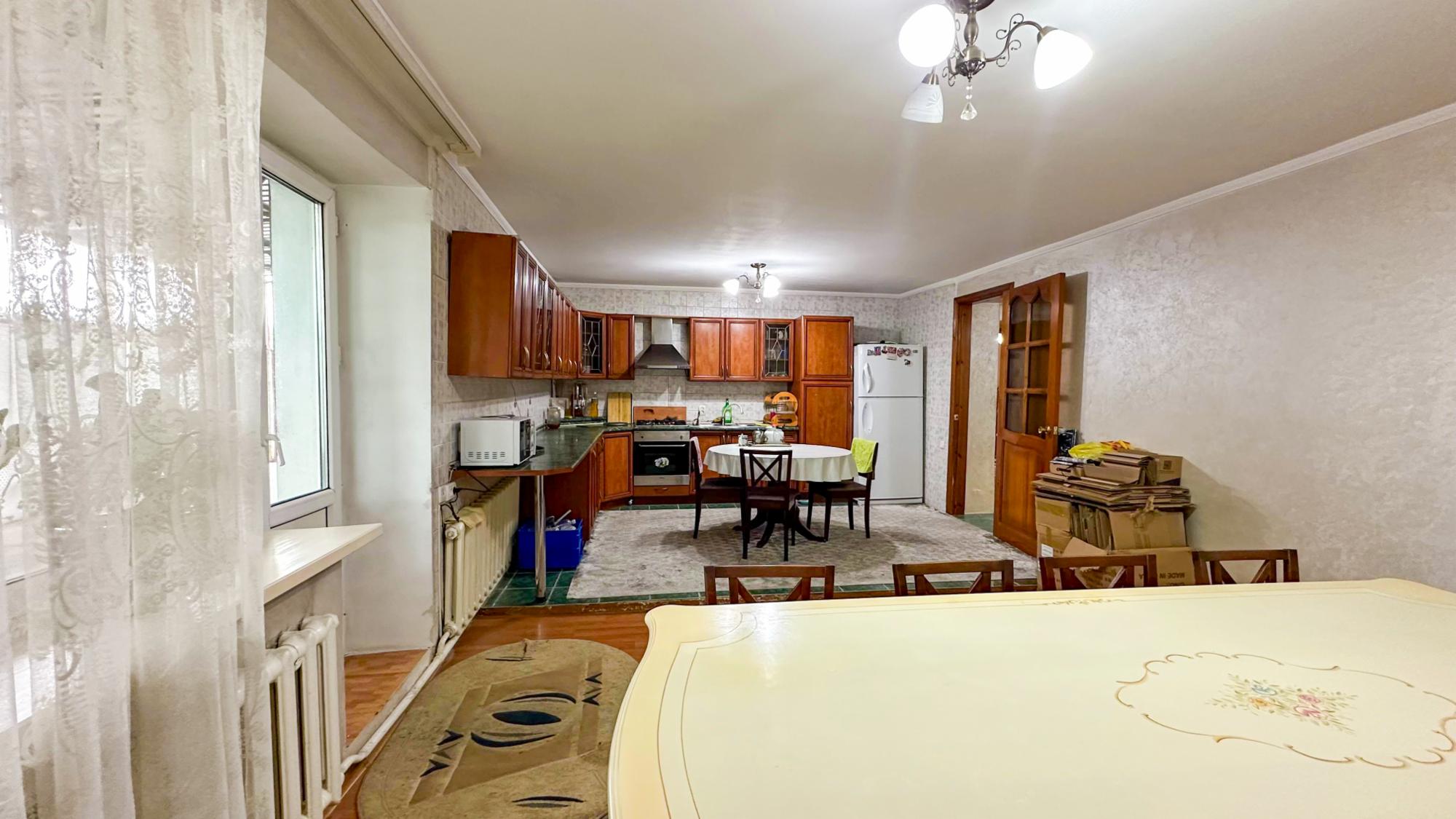 5-комнантный квартира, 215.0 м²,Брусиловского за 33 000 000