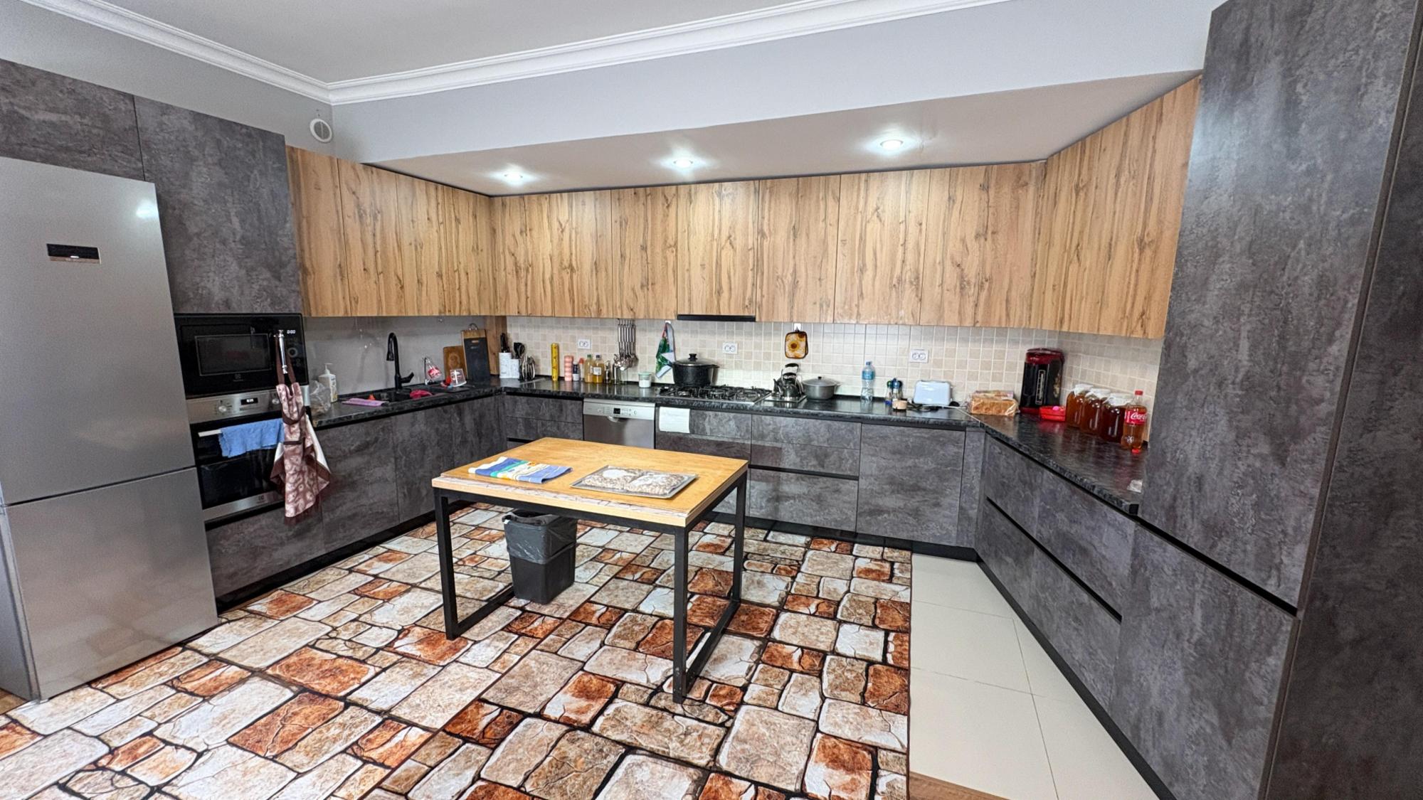 6-комнантный квартира, 300.0 м²,Талдыкорганская за 115 000 000