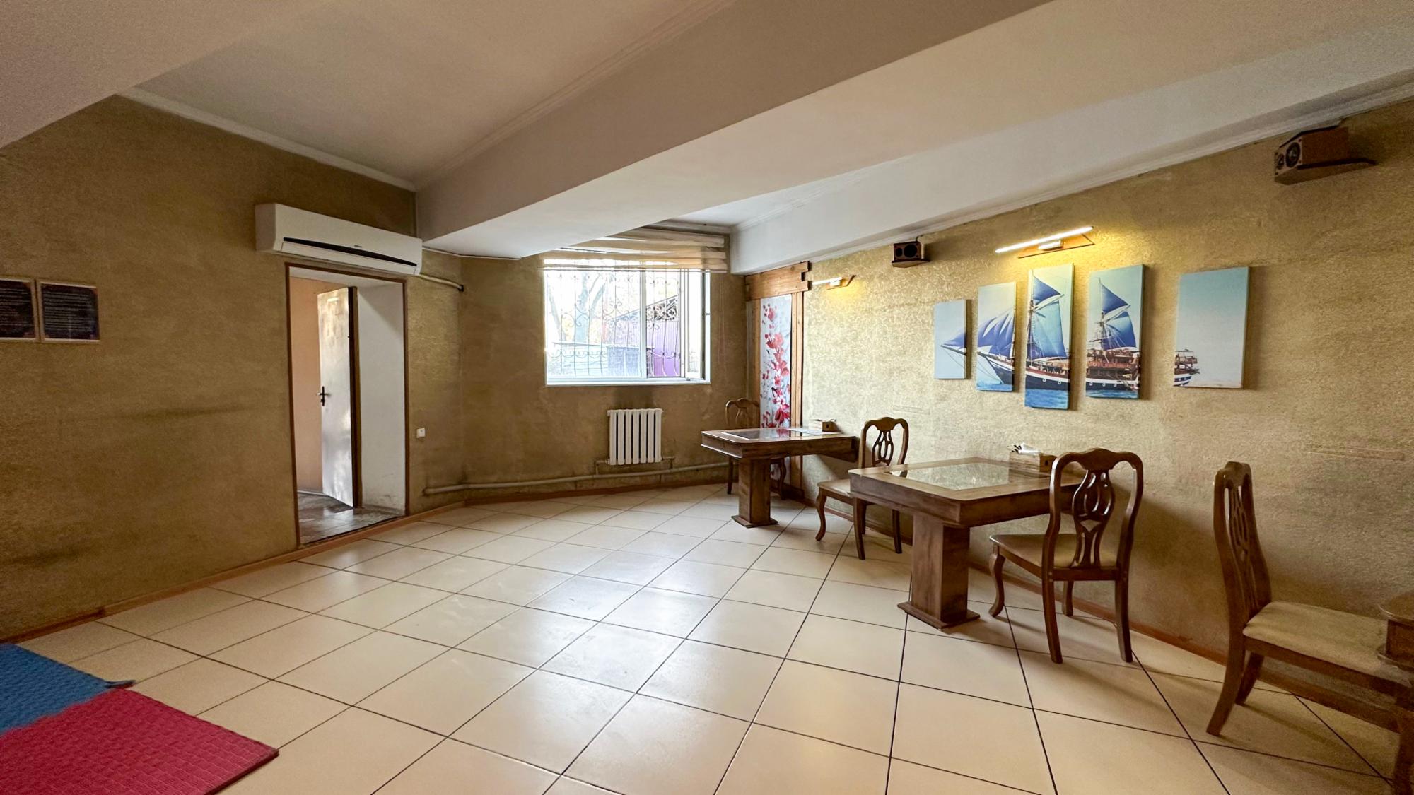 11-комнантный квартира, 620.0 м²,Желтоксан за 180 000 000