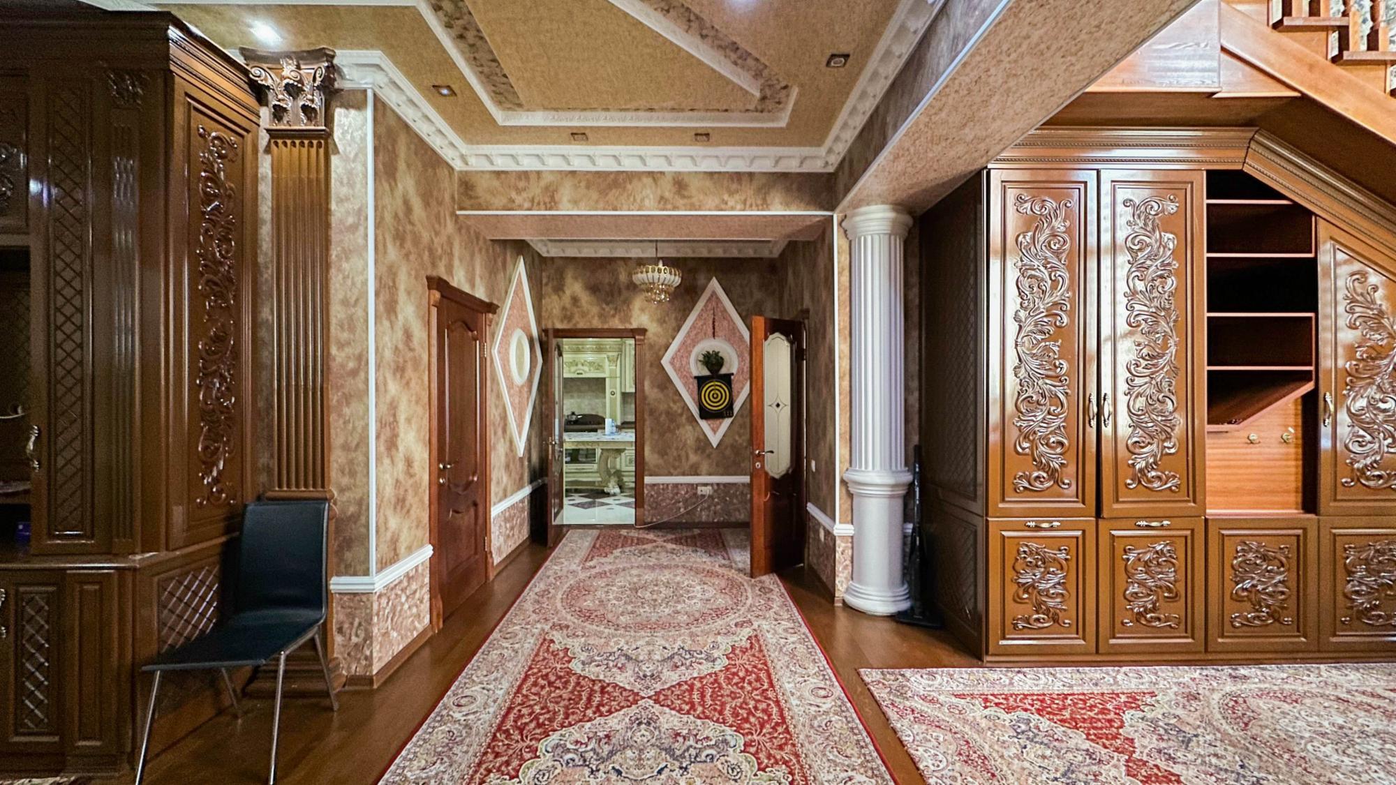 6-комнантный квартира, 250.0 м²,Толебаева за 130 000 000