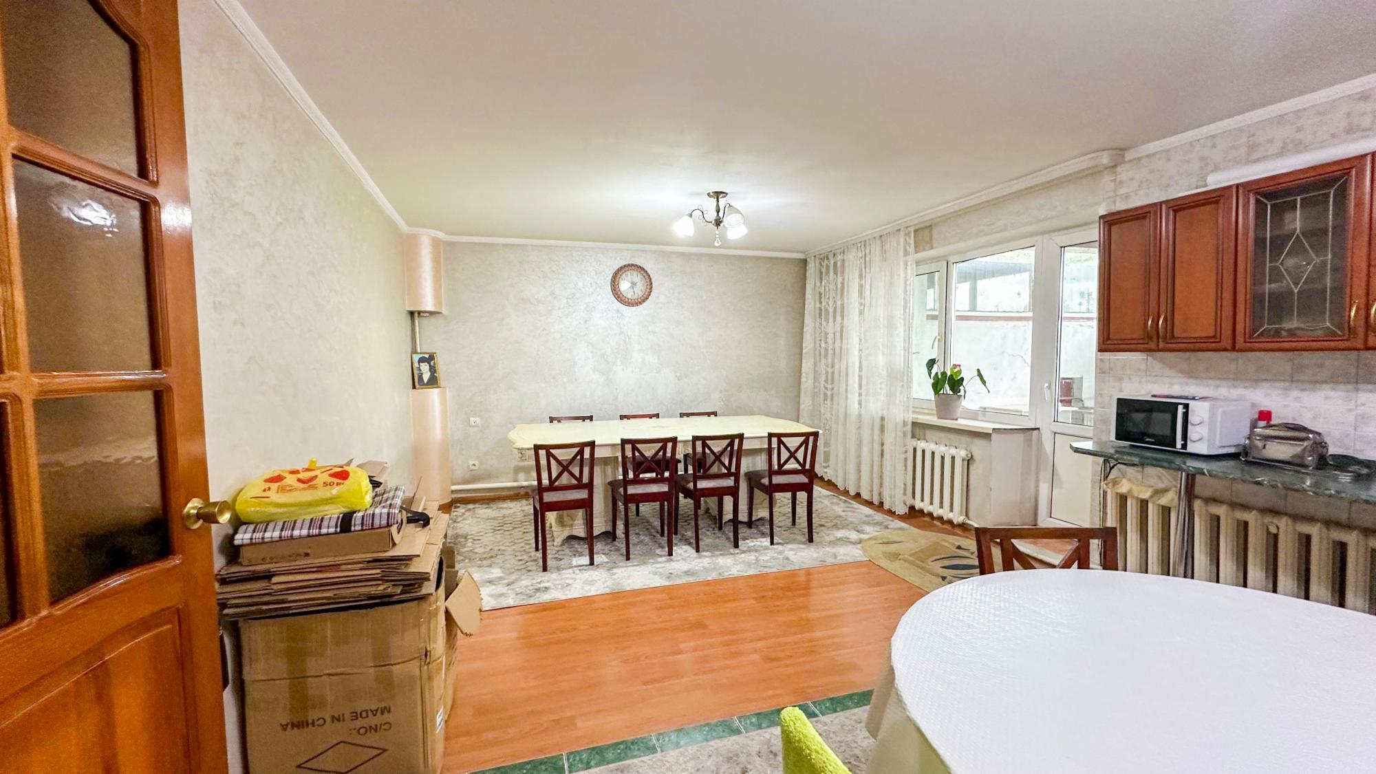 5-комнантный квартира, 215.0 м²,Брусиловского за 33 000 000
