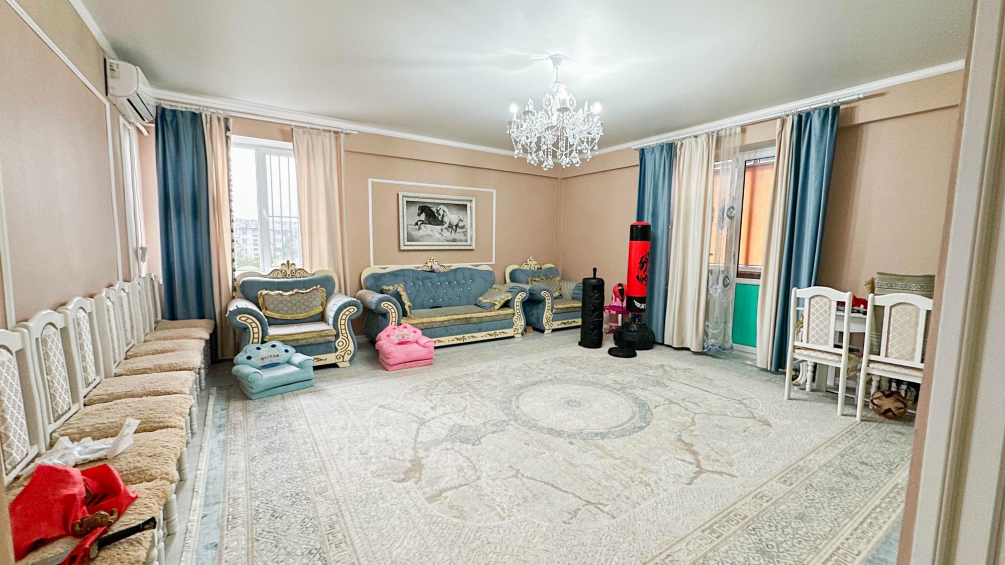 4-комнантная квартира, 130.0 м²,5 мкр за 45 000 000