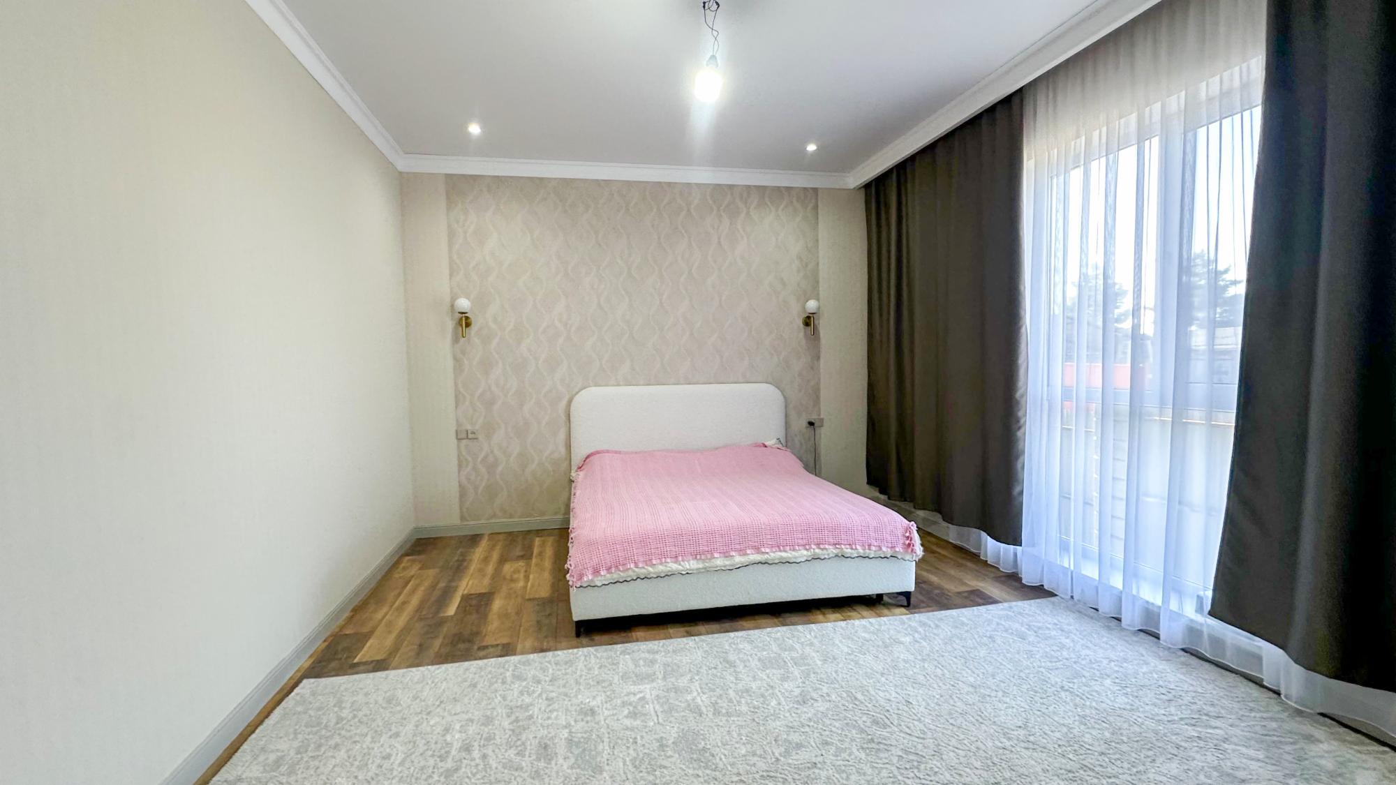 4-комнантный квартира, 227.0 м²,Базарбаева за 75 000 000