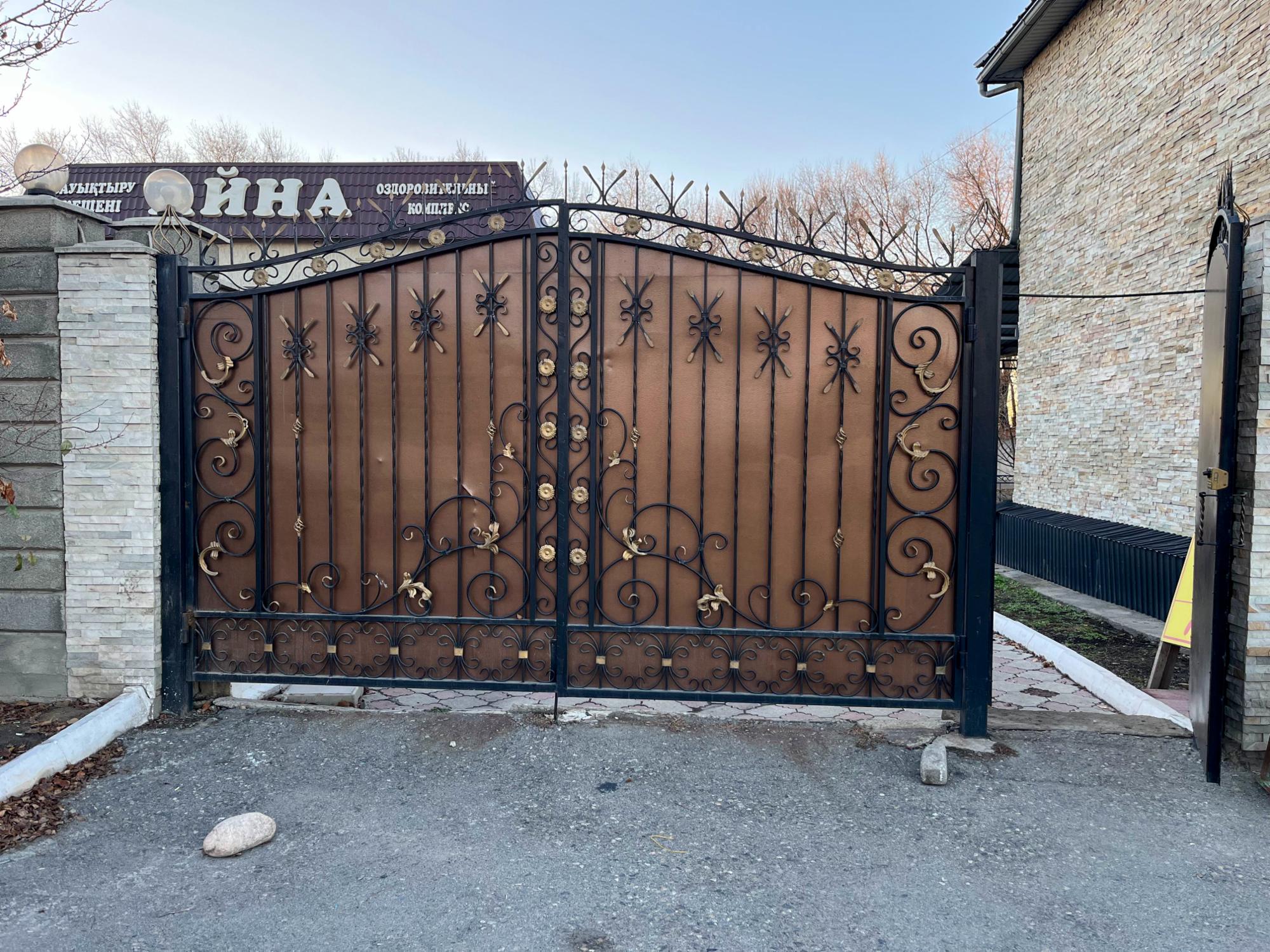 4-комнантный квартира, 340.0 м²,Желтоксан за 66 500 000