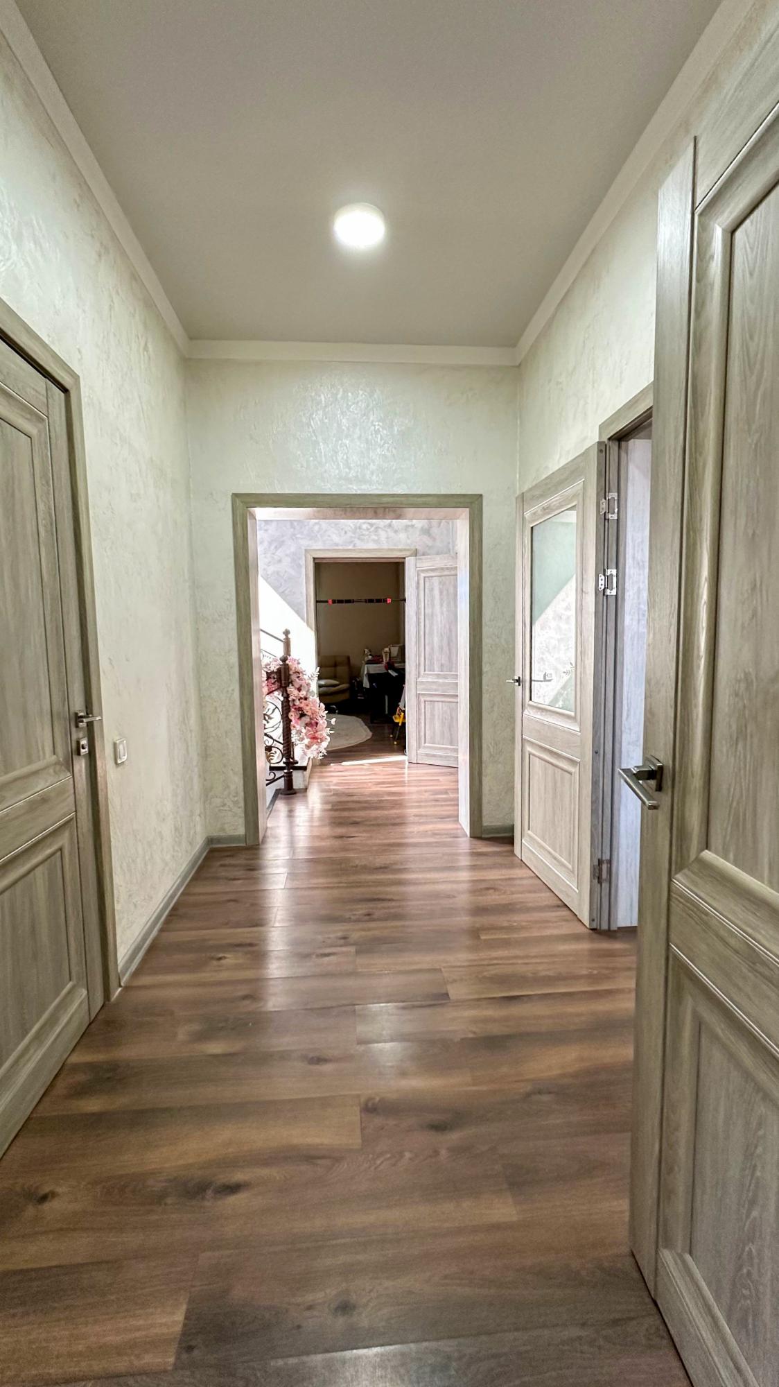 8-комнантный квартира, 300.0 м²,Каратальская за 110 000 000