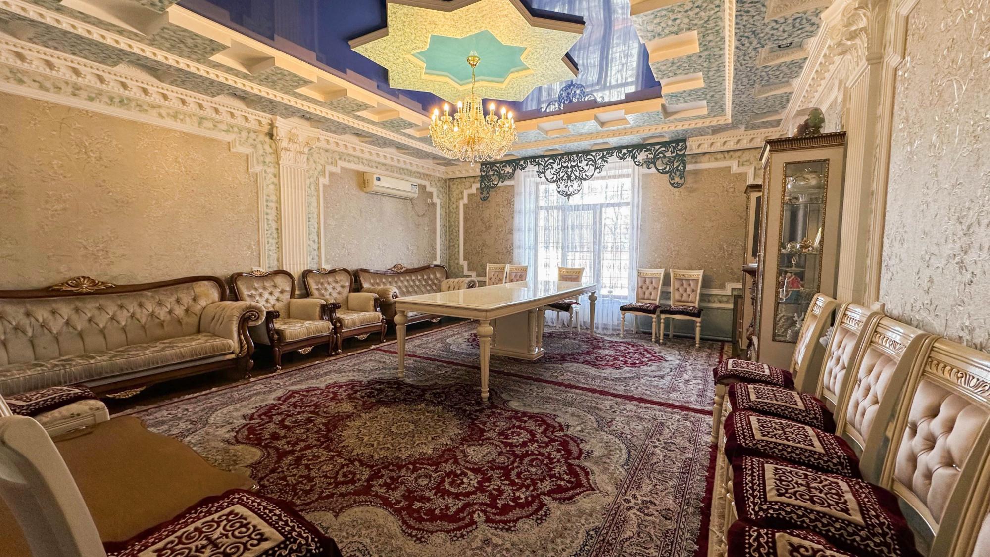 6-комнантный квартира, 250.0 м²,Толебаева за 127 000 000