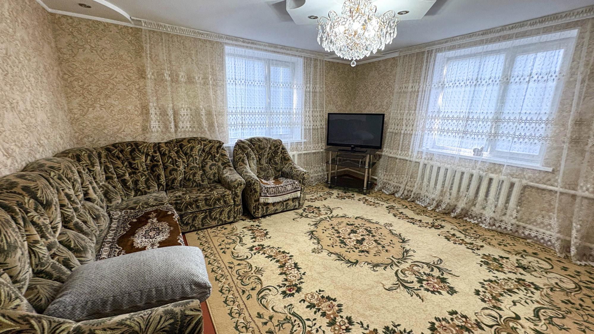 4-комнантный квартира, 200.0 м²,Тыныбаева за 45 000 000