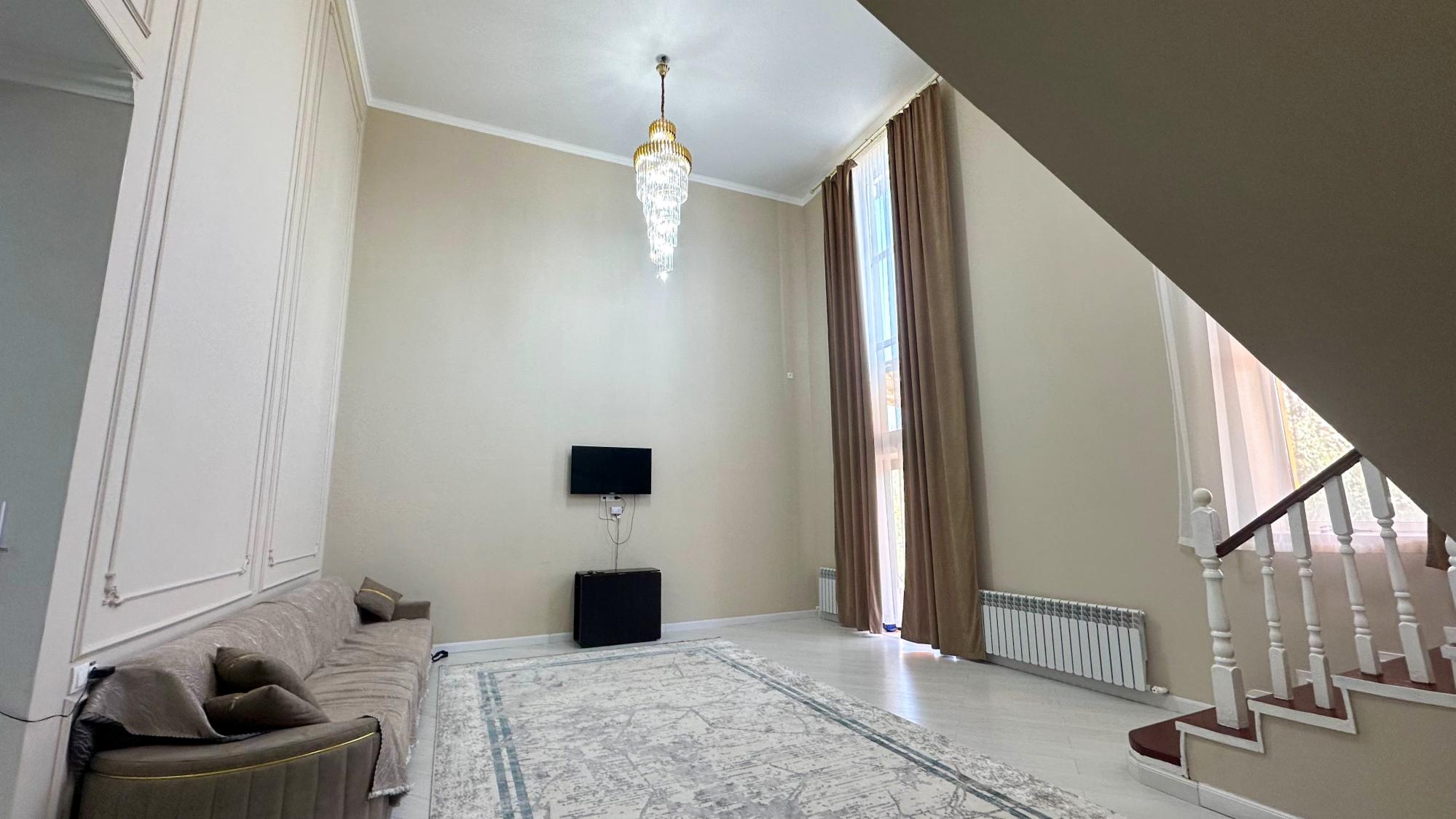 6-комнантный квартира, 280.0 м²,Аксуйская за 101 000 000