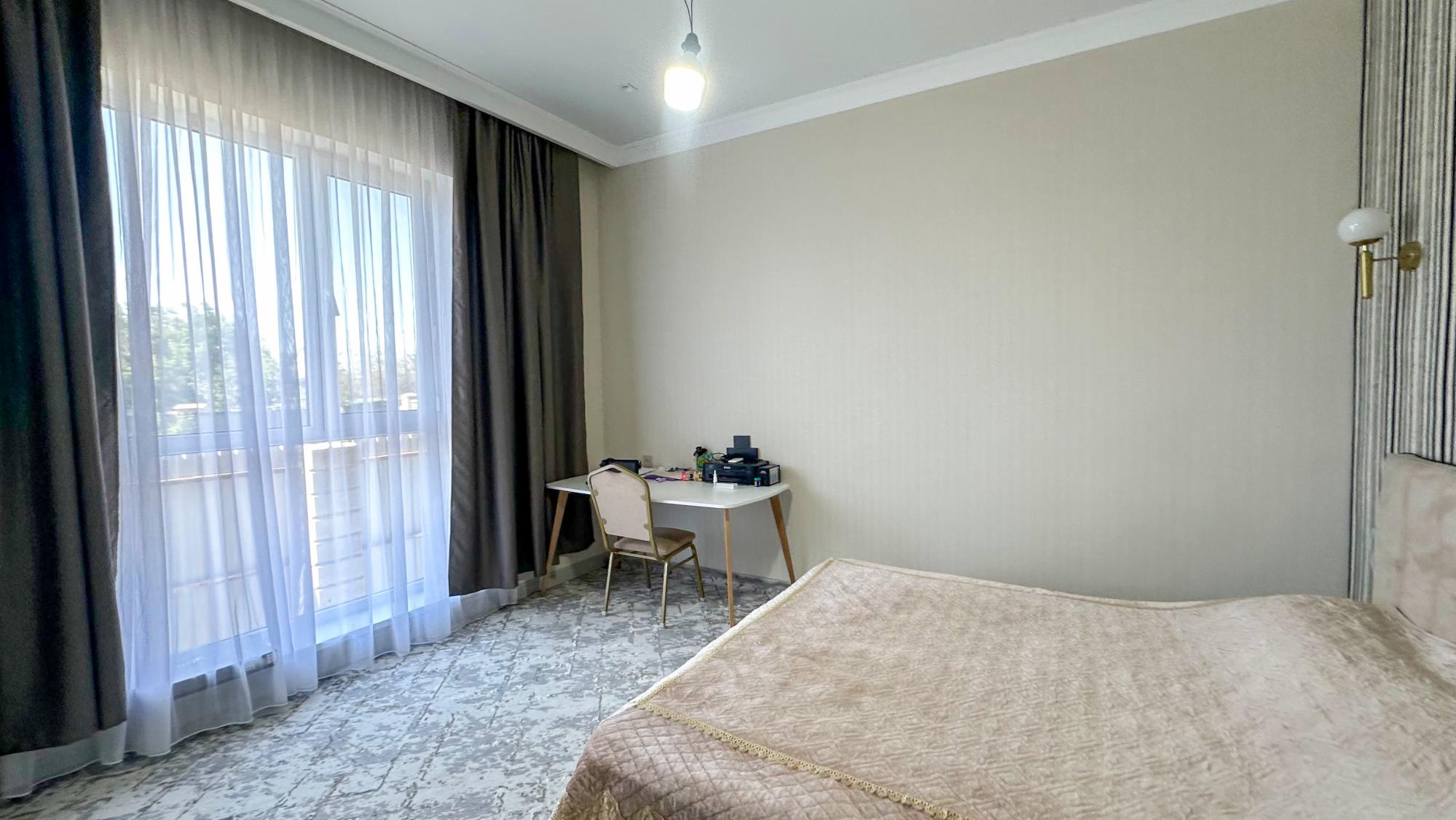 4-комнантный квартира, 227.0 м²,Базарбаева за 75 000 000