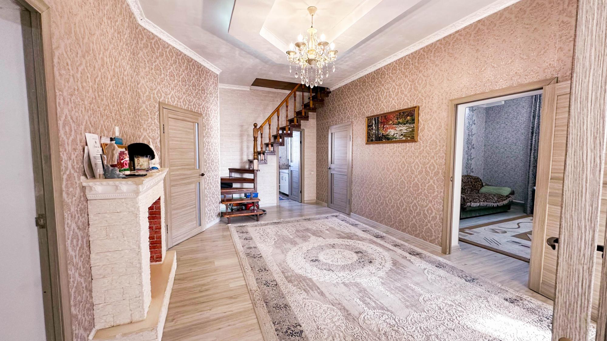 6-комнантный квартира, 132.0 м²,Айманова за 60 000 000