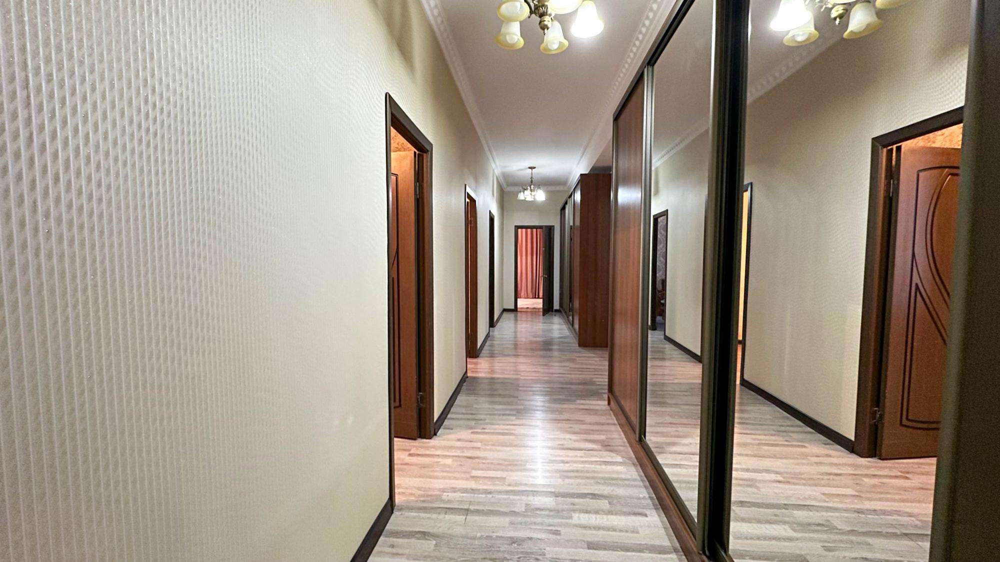 7-комнантный квартира, 232.8 м²,Алимжанова за 65 000 000