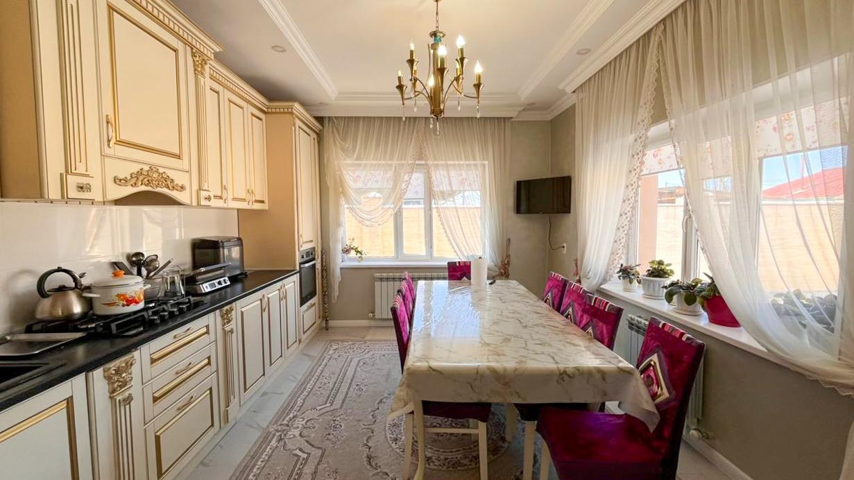 5-комнантный квартира, 185.0 м²,Кабанбай Батыра за 60 000 000