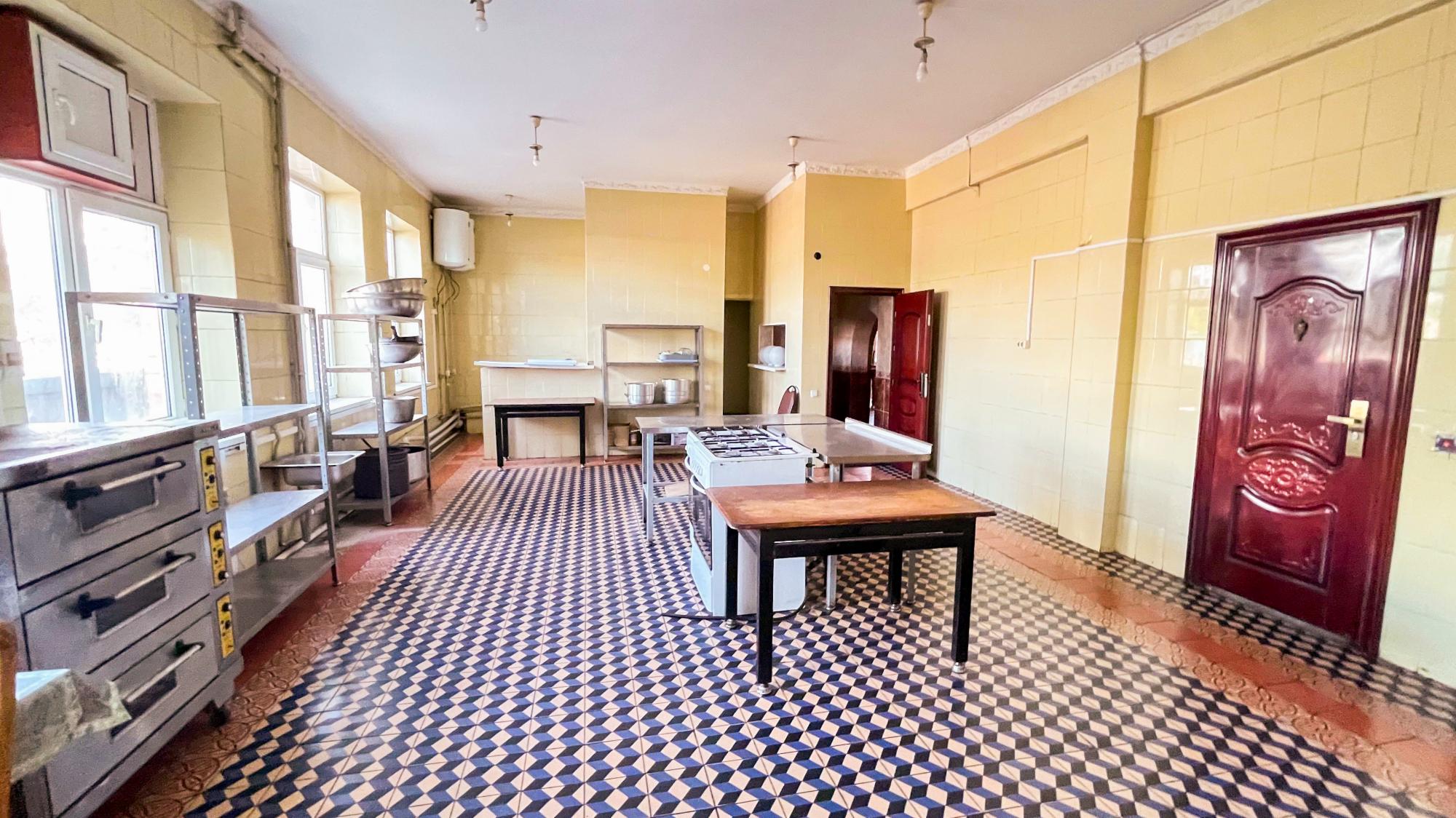 15-комнантный квартира, 720.0 м²,Кабанбай Батыра за 370 000 000