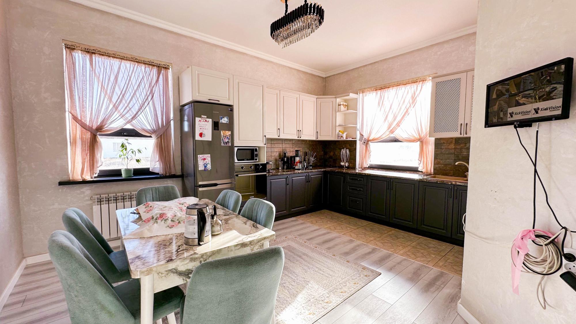 1-комнантный квартира, 210.0 м²,Алтынемель за 44 000 000