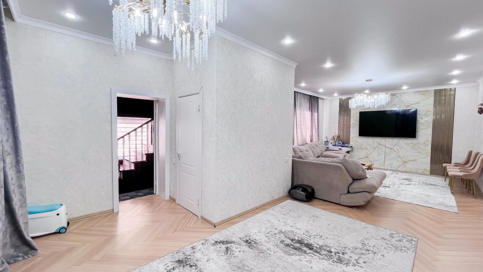 5-комнантный квартира, 200.0 м²,Рустембекова за 64 000 000