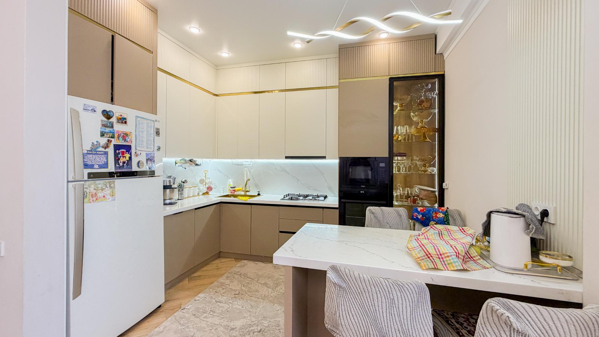 4-комнантная квартира, 120.0 м²,Алдабергенова за 65 000 000