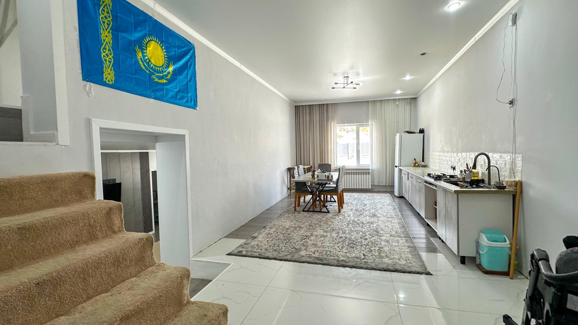 8-комнантный квартира, 220.0 м²,Нурлы Бастау за 42 000 000