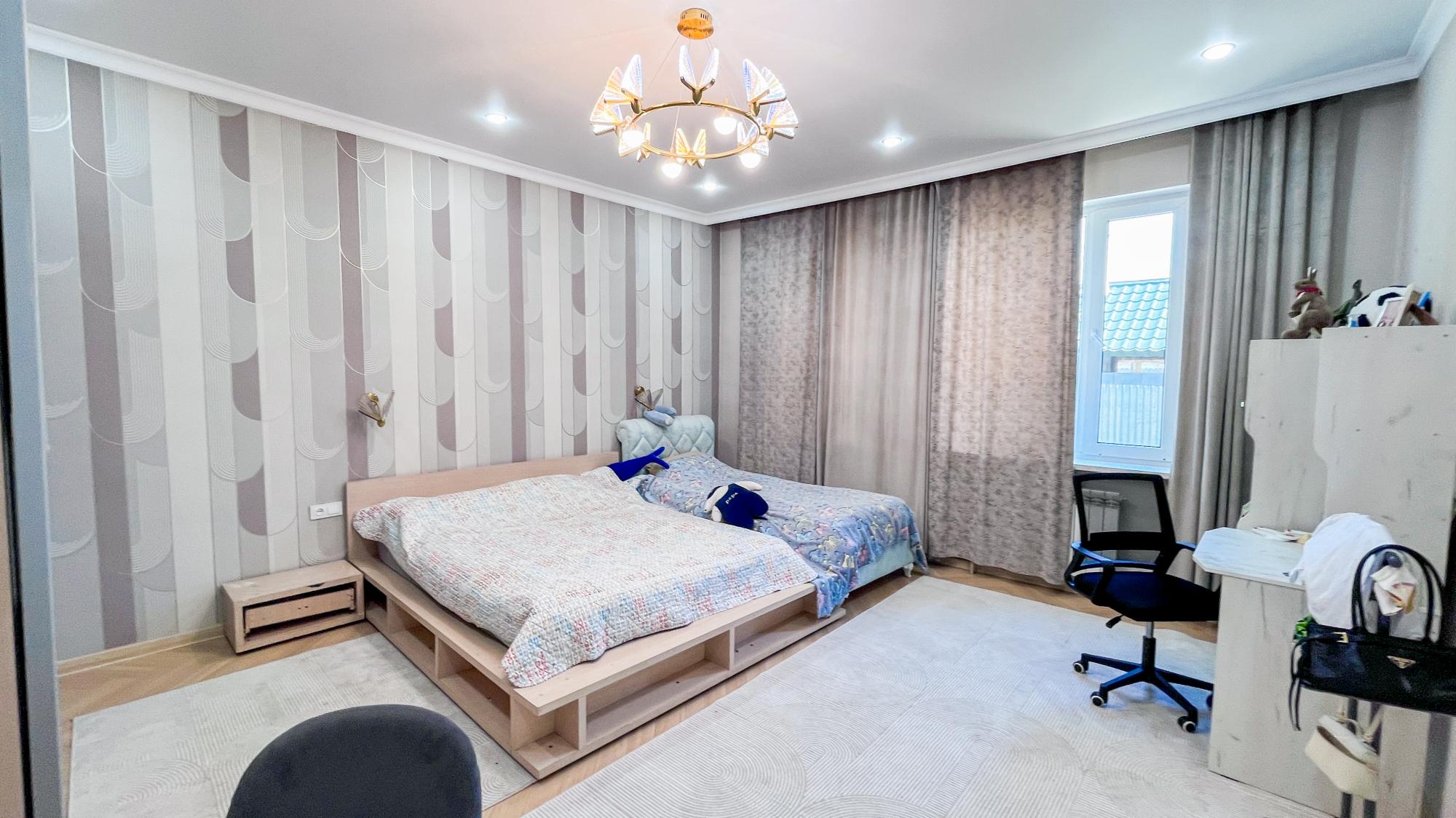 5-комнантный квартира, 200.0 м²,Рустембекова за 64 000 000
