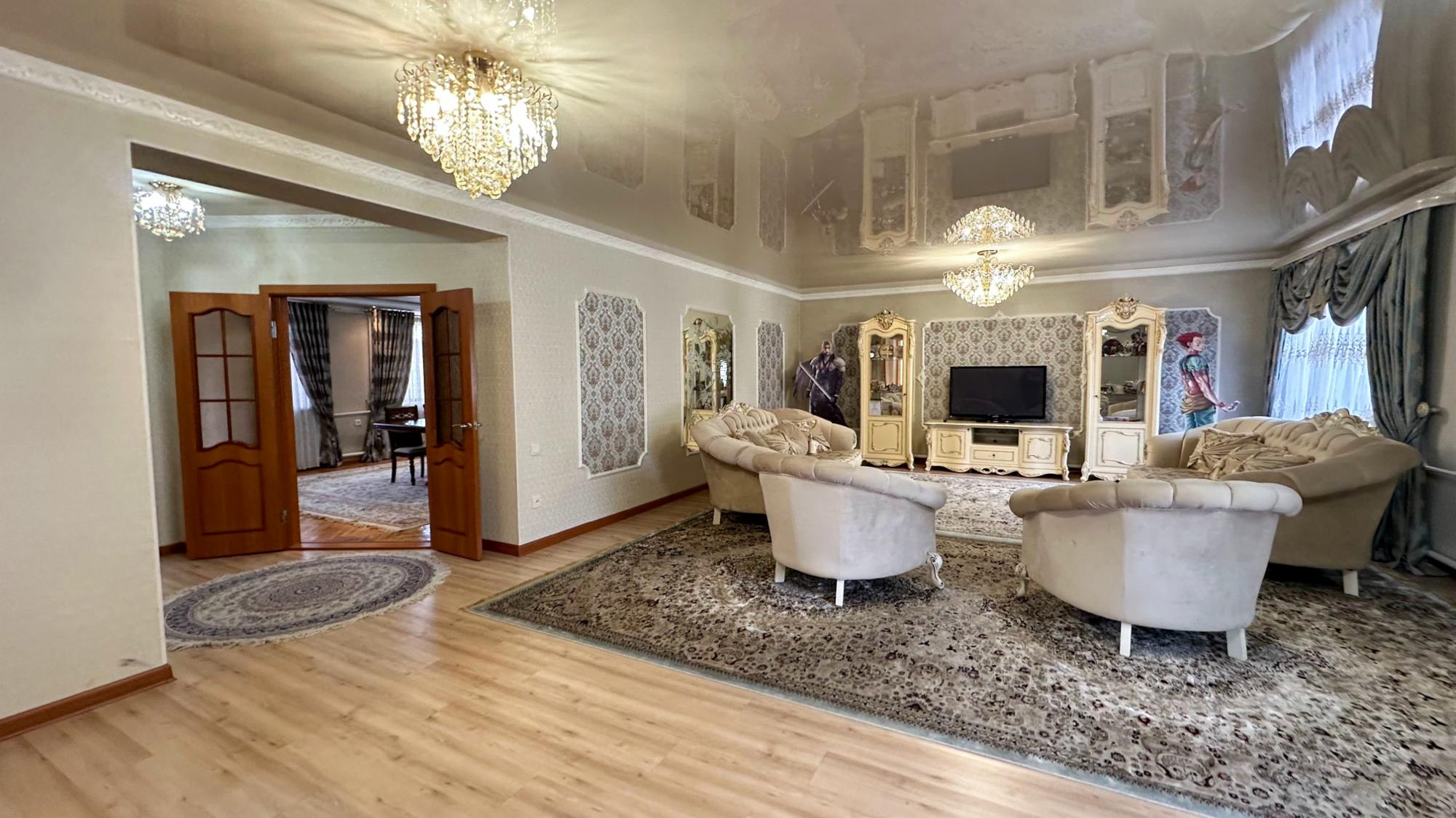 7-комнантный квартира, 263.0 м²,Базарбаева за 75 000 000